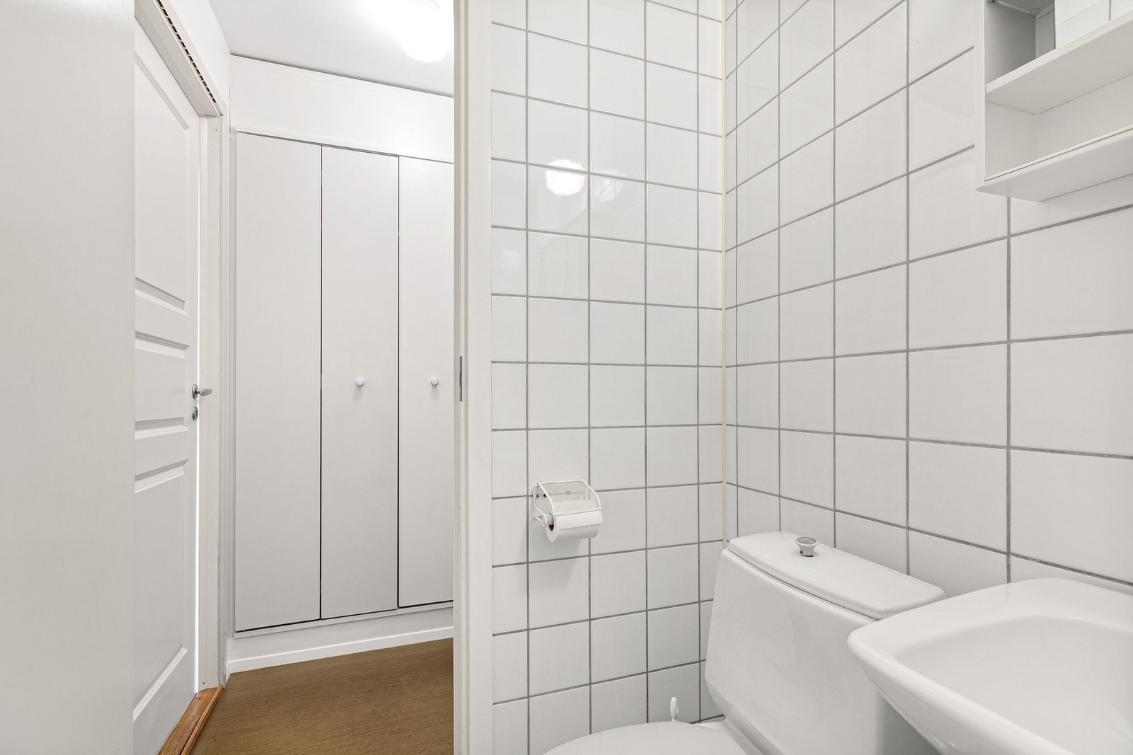 Her har du muligheten til å skape et moderne baderom med smarte løsninger og personlig preg. Galleribilde