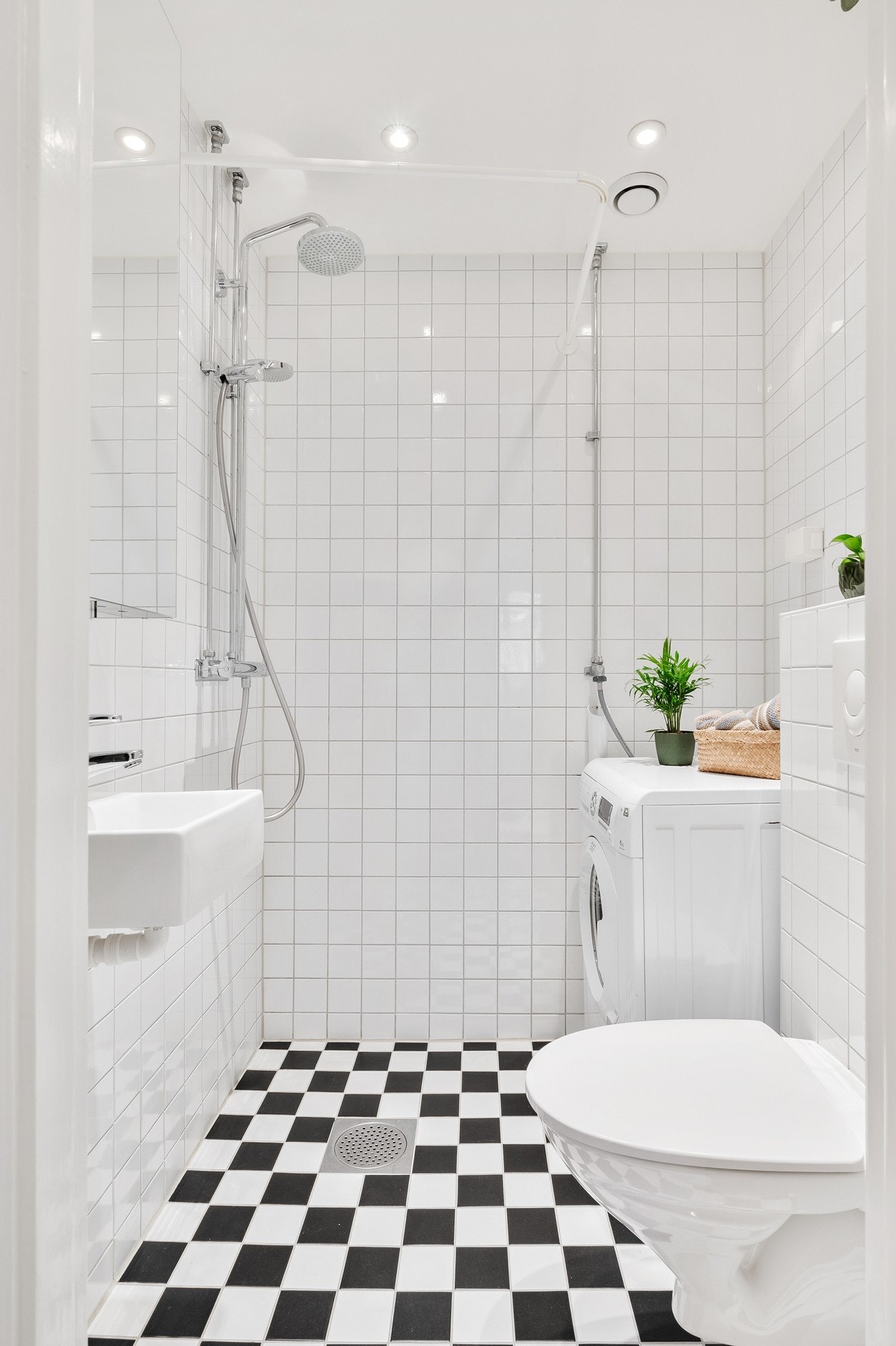 Baderommet ble pusset opp i regi av sameiet i 2010. Galleribilde