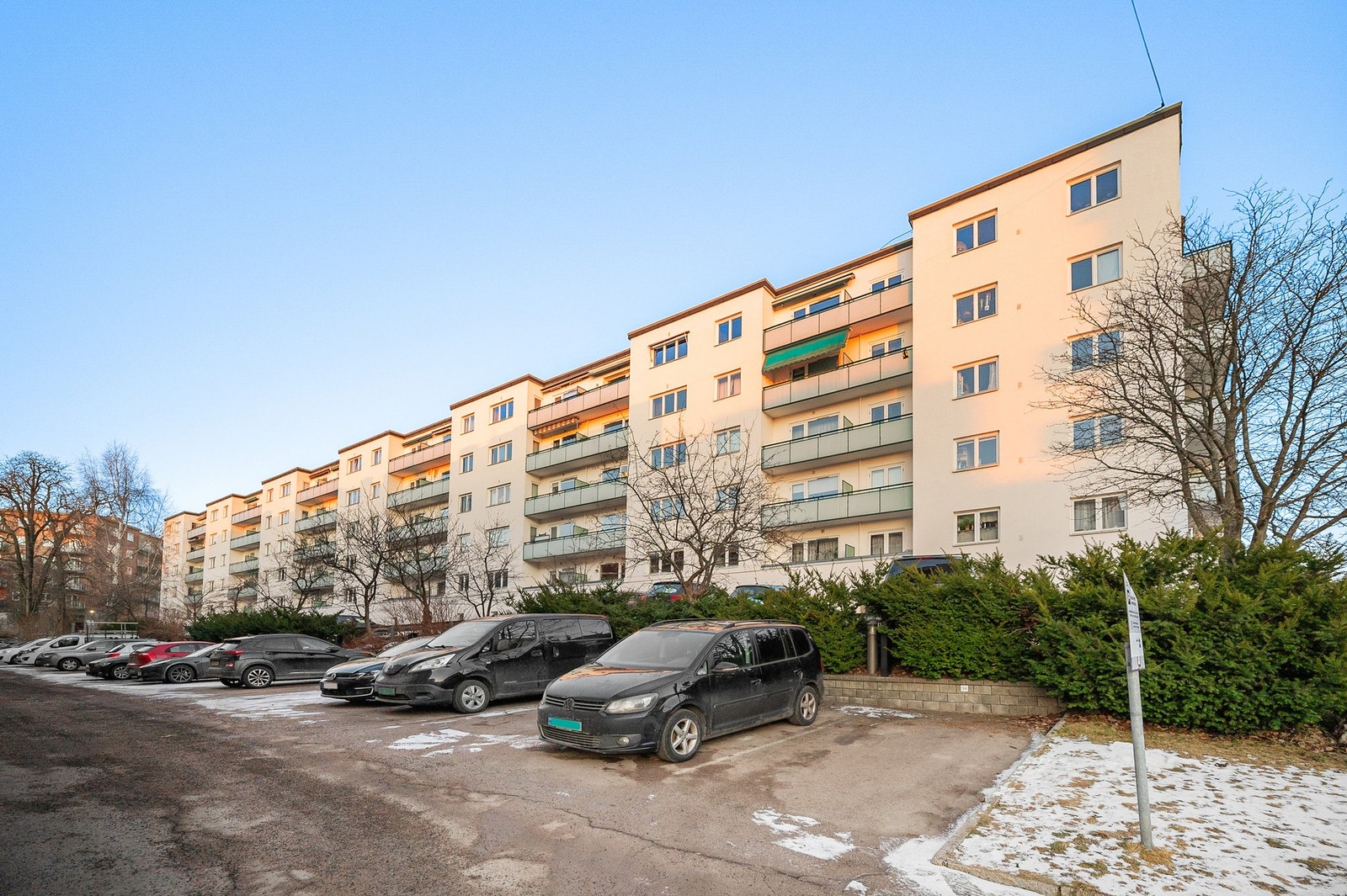 Sameiet disponerer i alt 40 parkeringsplasser som kan leies av beboerne. Galleribilde