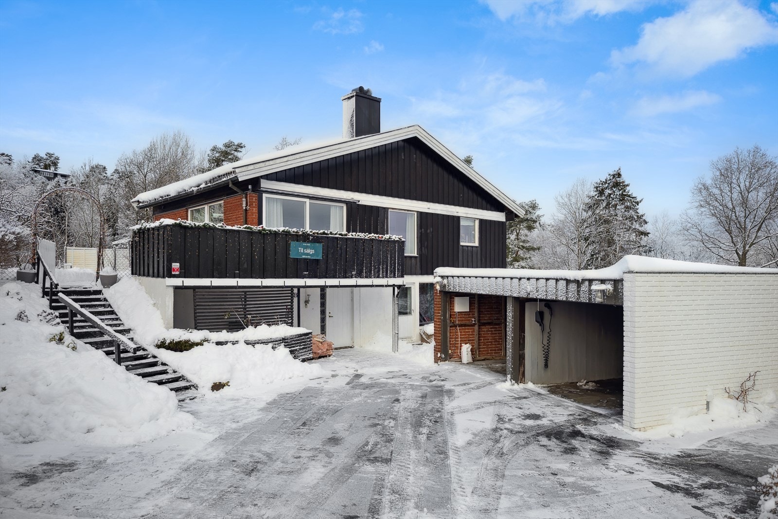 Eiendomsmegler Martin Surén presenterer Holter terrasse 25! Flott eiendom i blindvei med kort vei til Drøbak City! Ta kontakt med megler for visning. Galleribilde