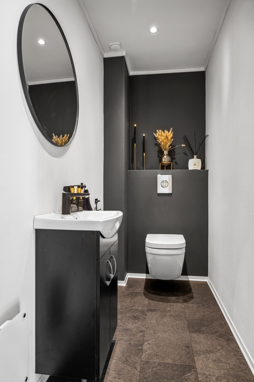 Toalettrom. Galleribilde