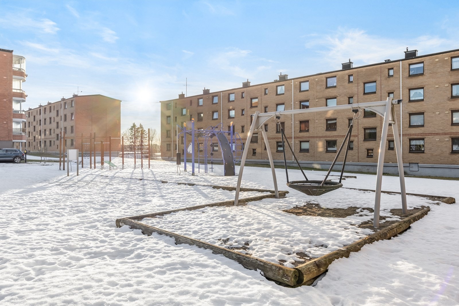 Kollen borettslag er et trivelig borettslaget som tilbyr flotte fellesarealer, fellesvaskeri, felles trimrom, grønne uteområder med pen beplantning, sitteplasser og lekeområder, samt et hyggelig naboskap i rolige og meget barnevennlige omgivelser. Galleribilde