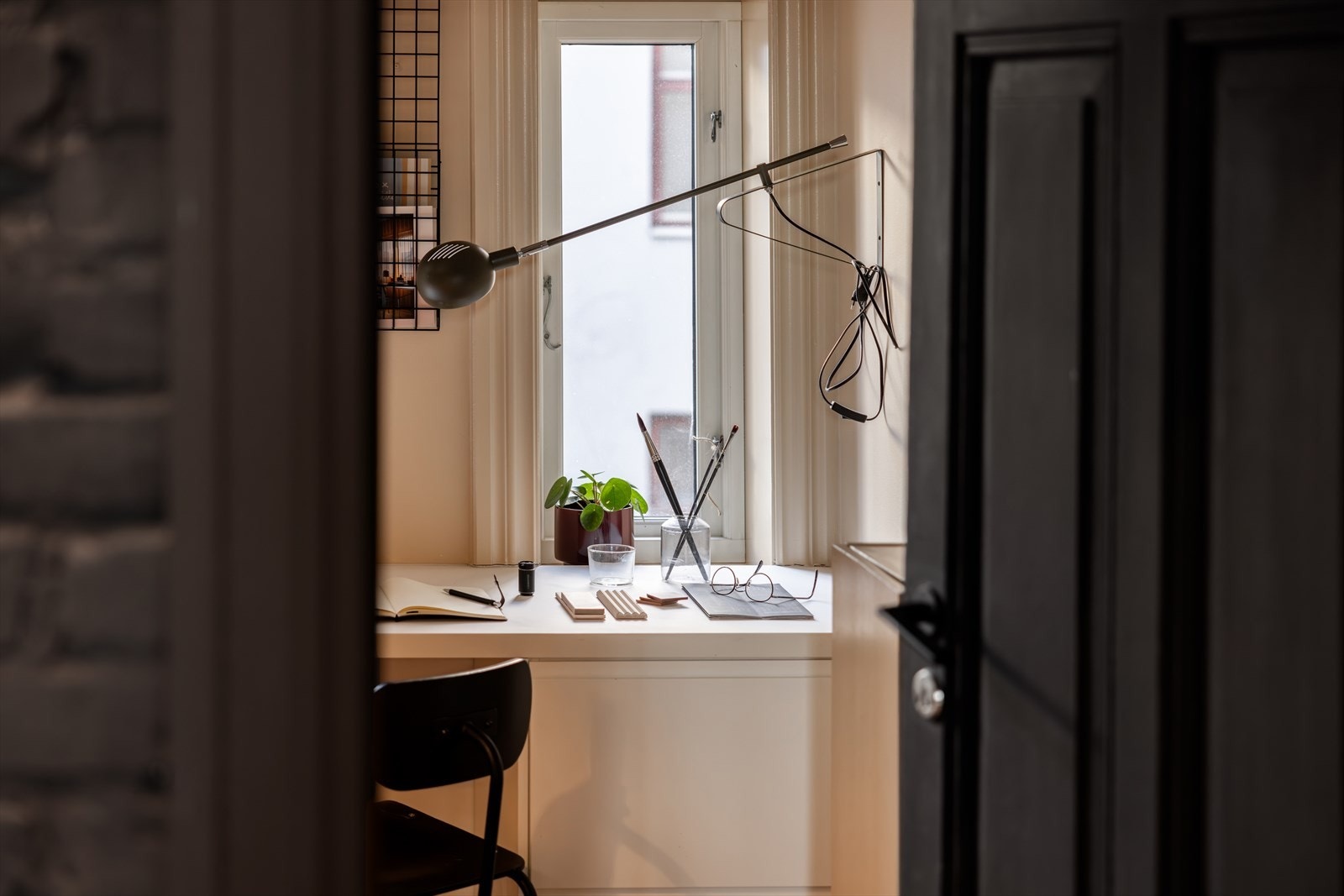 Fra entré er det adkomst til et fabelaktig rom som alle boliger behøver, nemlig et hobbyrom/kontor. Galleribilde