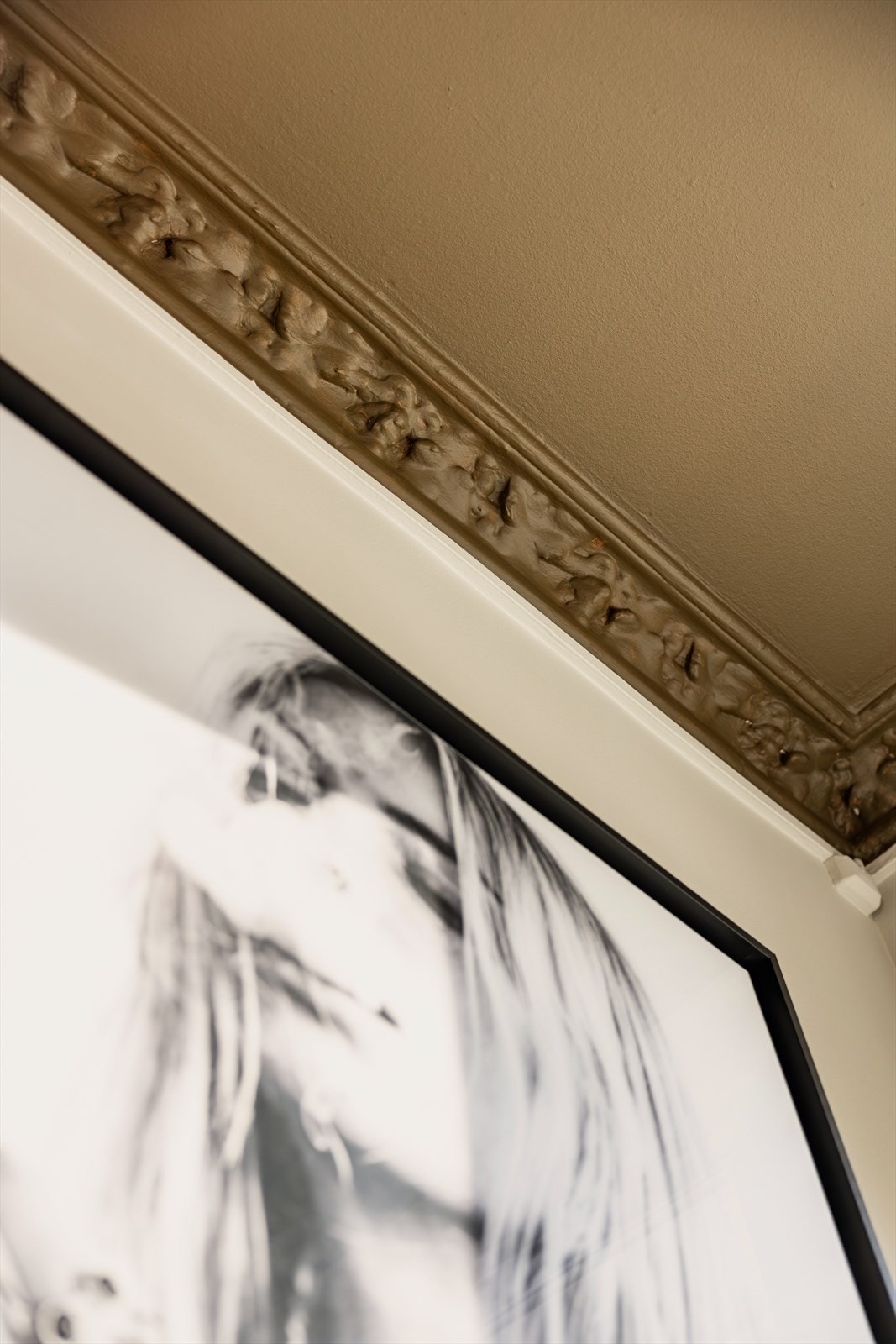 En klassisk leilighet malt med spennende fargepalett Galleribilde