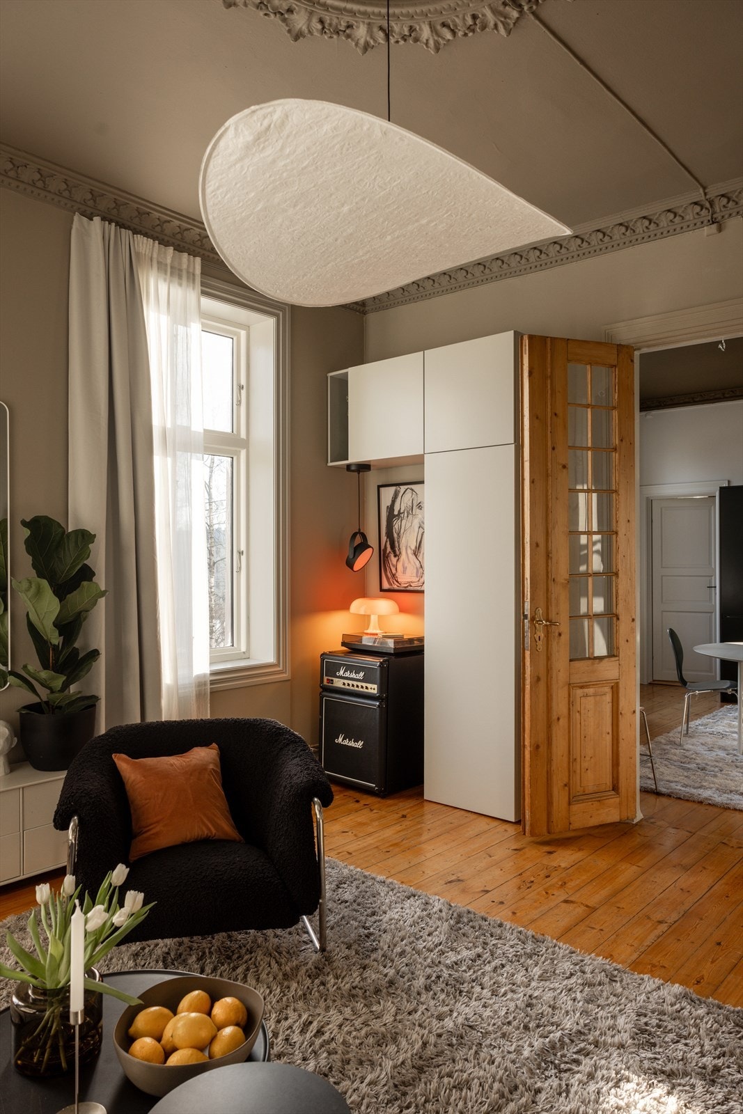 I stuen finner du også skapinnredning som rommer mye og en krok for musikkanlegget for eksempel Galleribilde