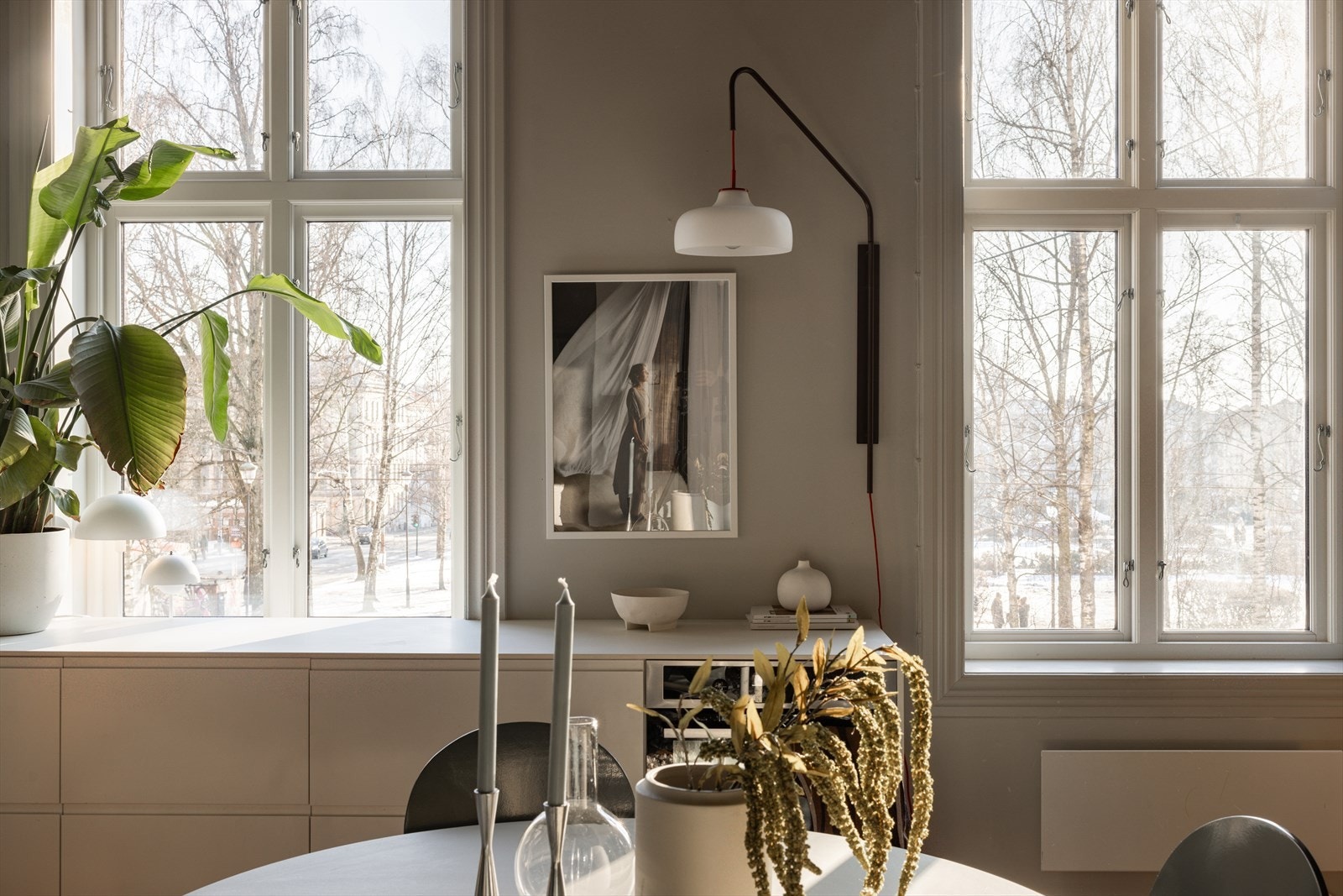 Stue og kjøkken vender mot syd (mot parken) og har et nydelig lysinnfall. Galleribilde