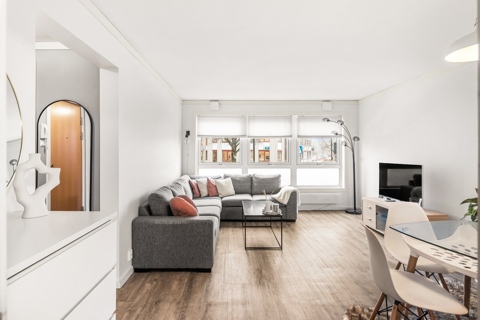 Da leiligheten ligger i høy 1. etasje er det ikke innsyn Galleribilde