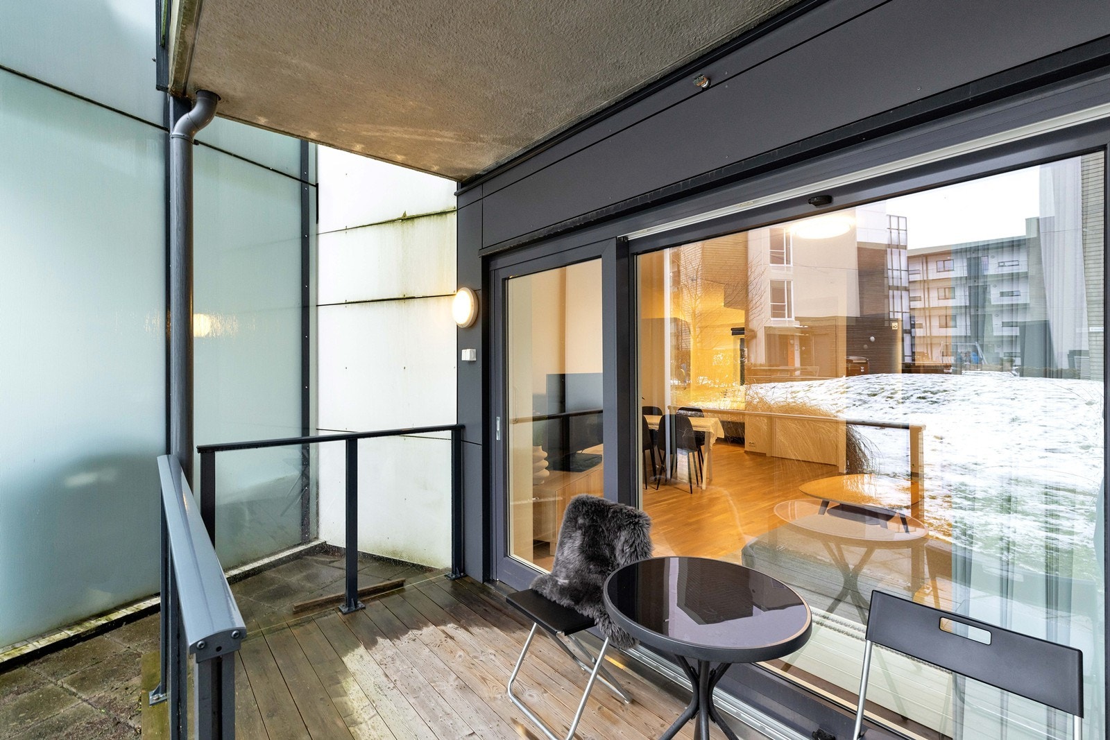 Terrasse med plass til utemøbler Galleribilde