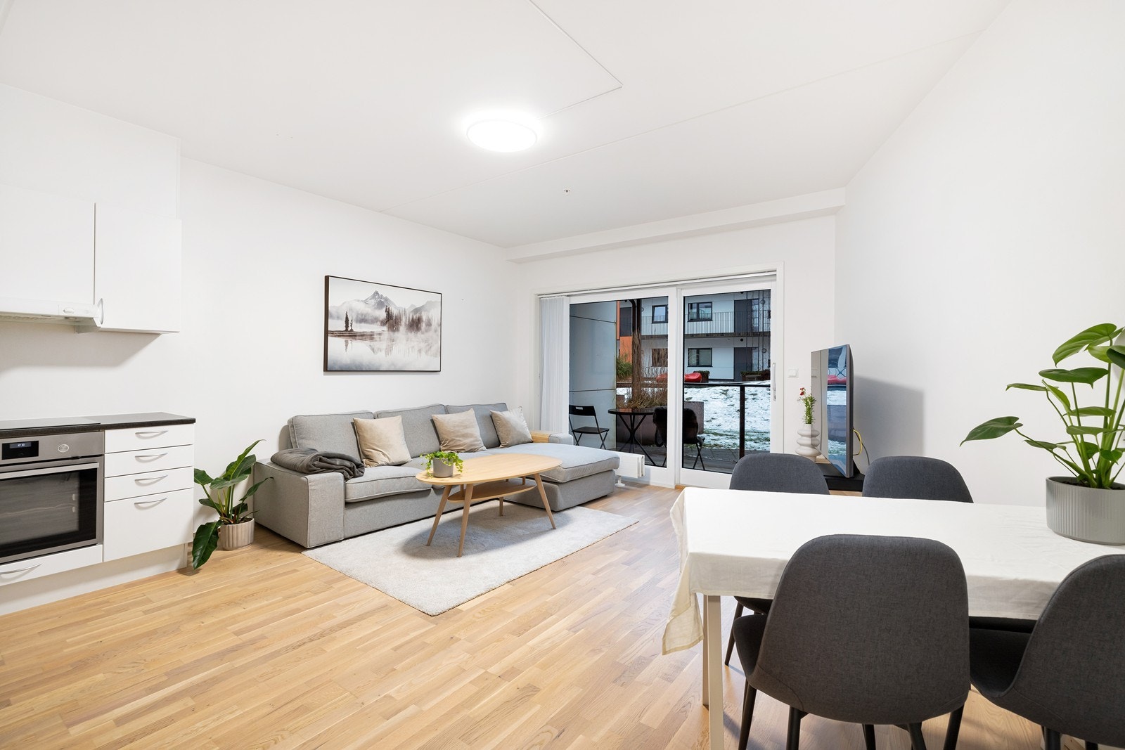 Sørmegleren ved Henrik Lossius ønsker deg velkommen til Møllevannsveien 26! Galleribilde