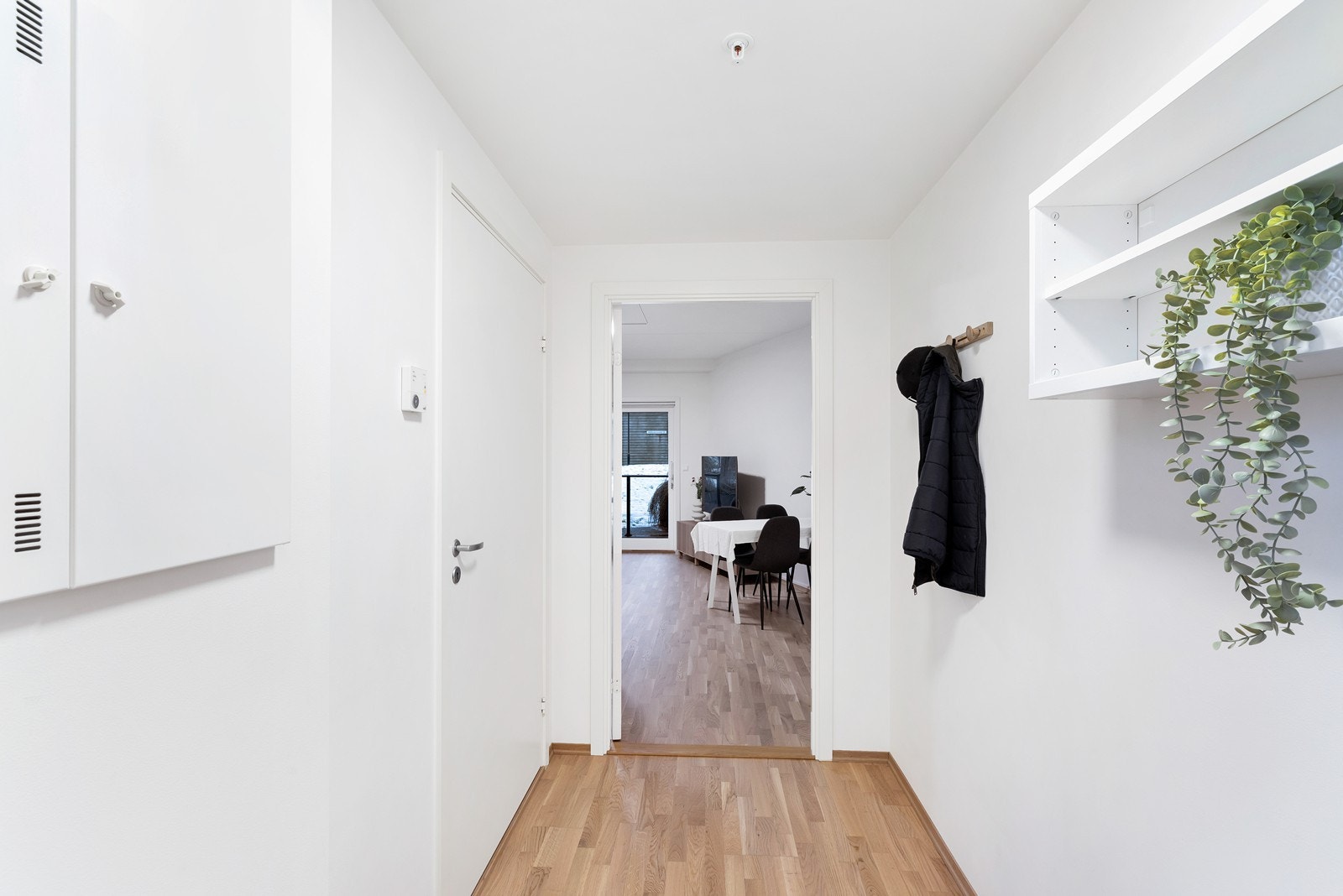 Gang/entré sett mot stue Galleribilde