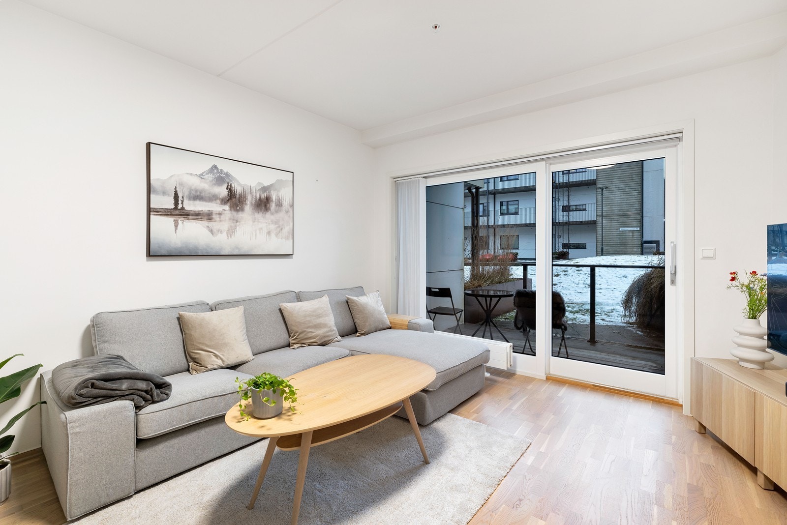 Fra stue er det utgang til terrasse Galleribilde