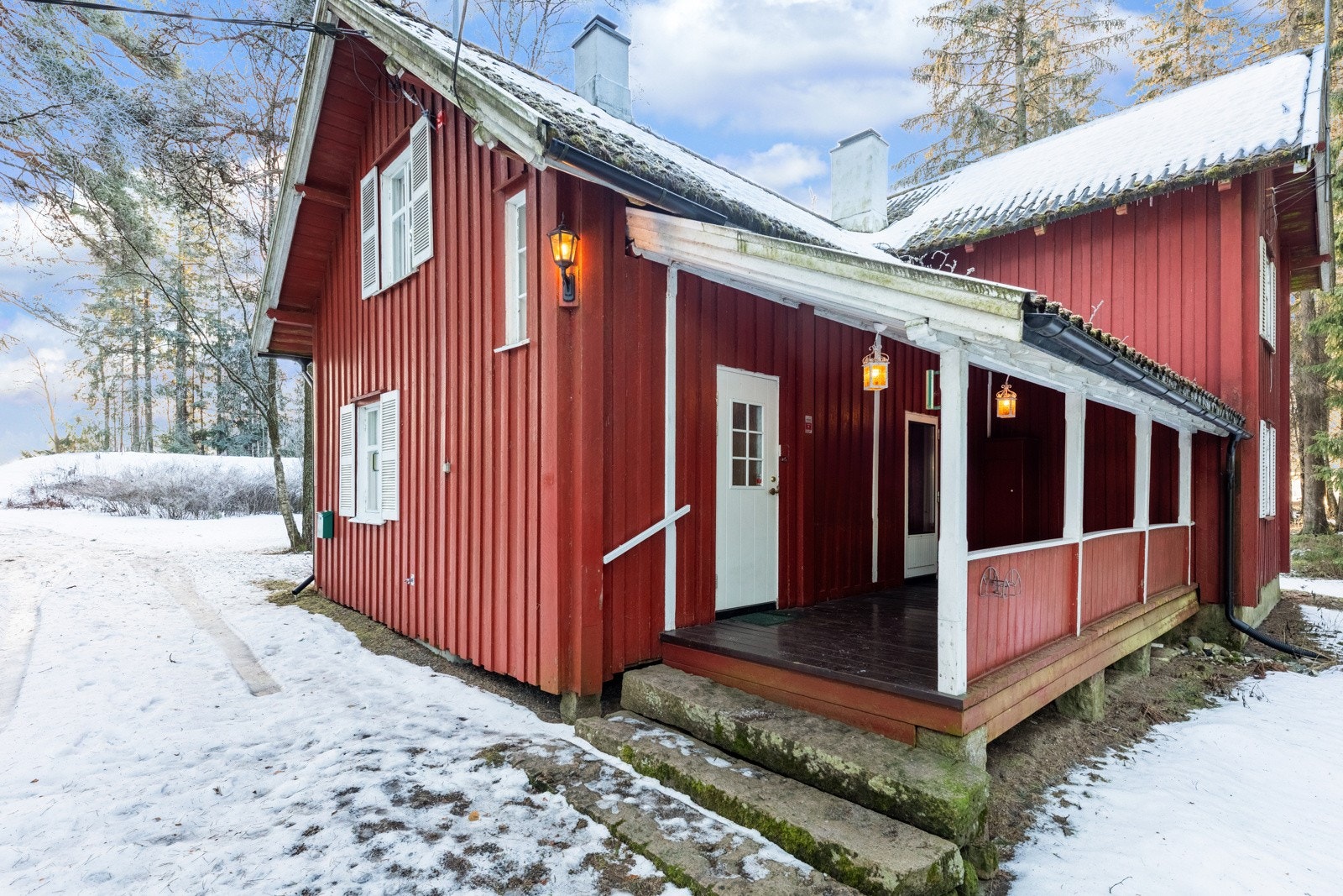 Fritidsboligen fra 1910 er godt vedlikeholdt over tid, men ytterligere modernisering og oppgraderinger må påregnes Galleribilde