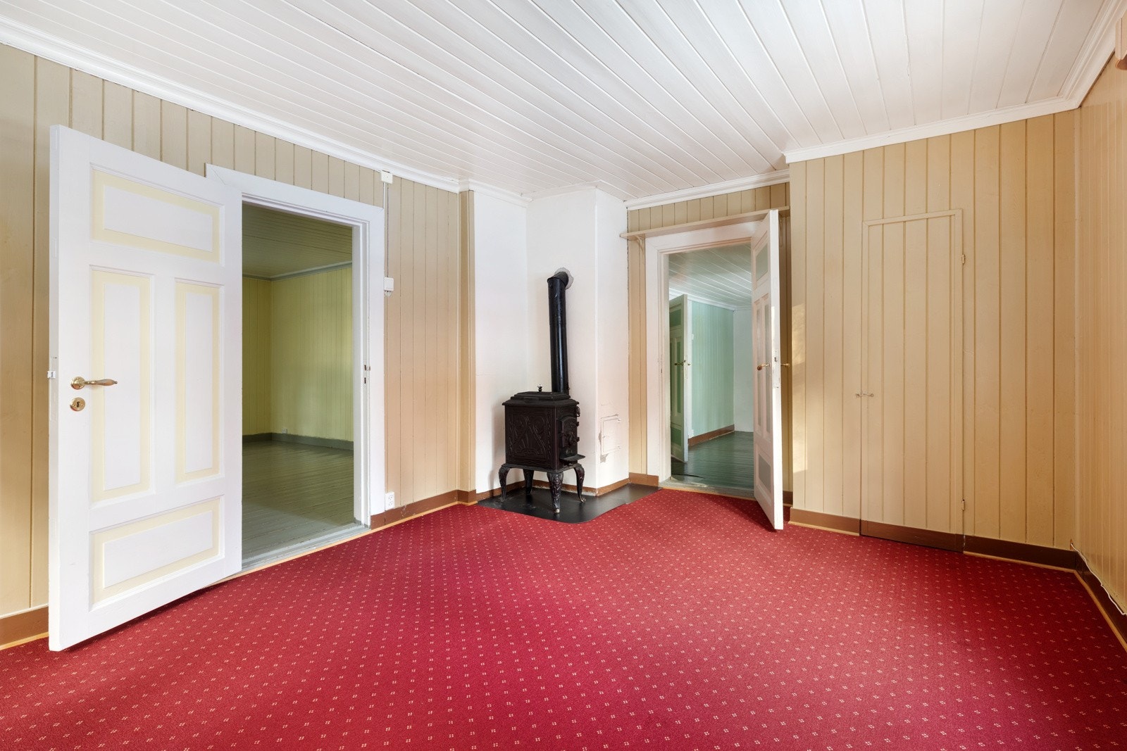 Det er 3 vedovner i loftsetasjen. Galleribilde