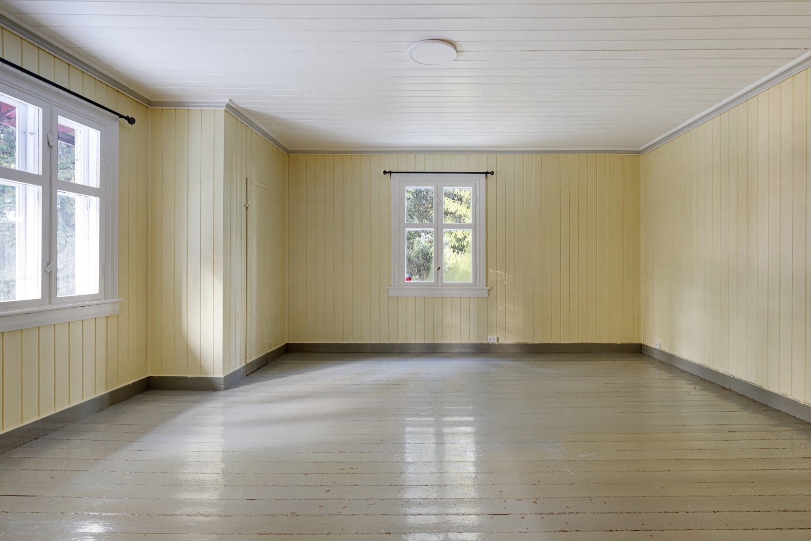 Alle rommene har store vindusflater som slipper inn rikelig med lys. Galleribilde