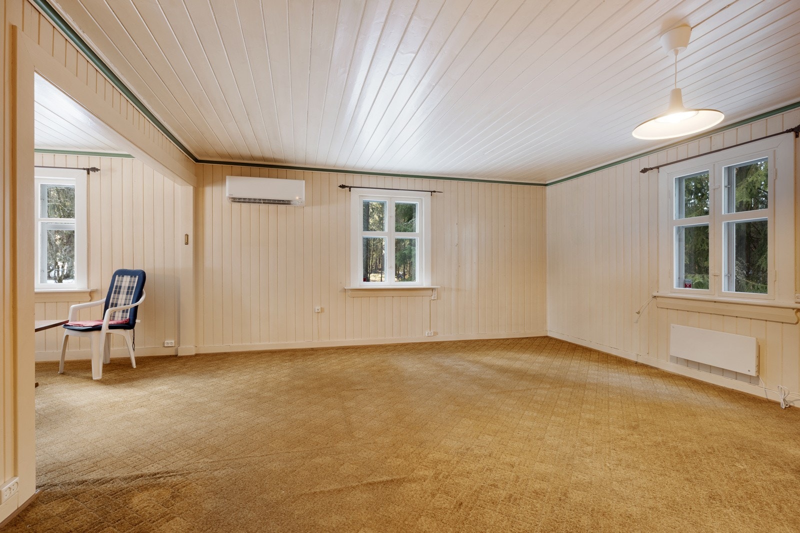 Gode vindusflater i flere himmelretninger slipper inn rikelig med lys og gir en luftig romfølelse. Galleribilde