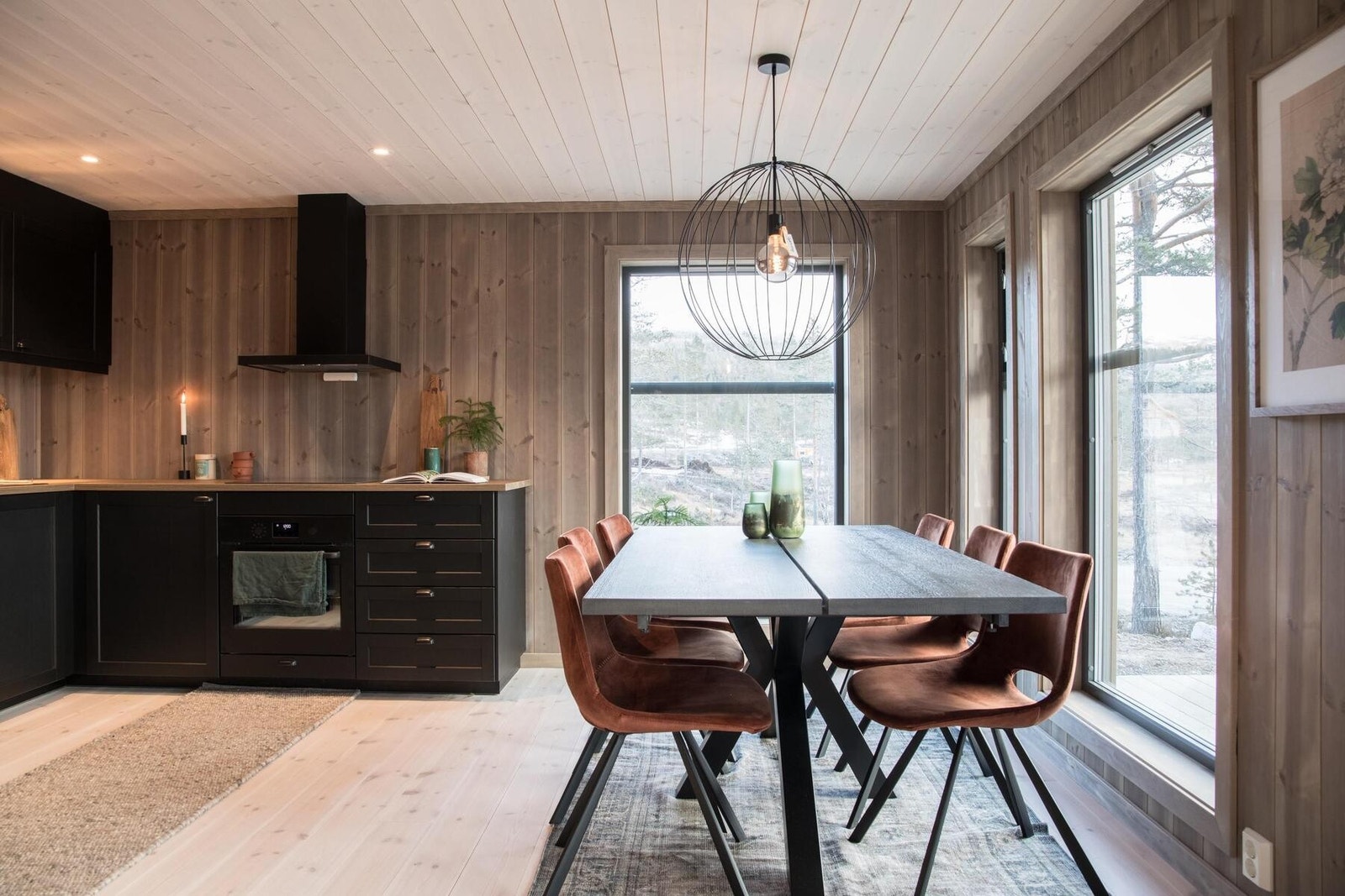 Koselig kjøkken / spisestue med .
Foto fra oppsatt Polar 98. Galleribilde