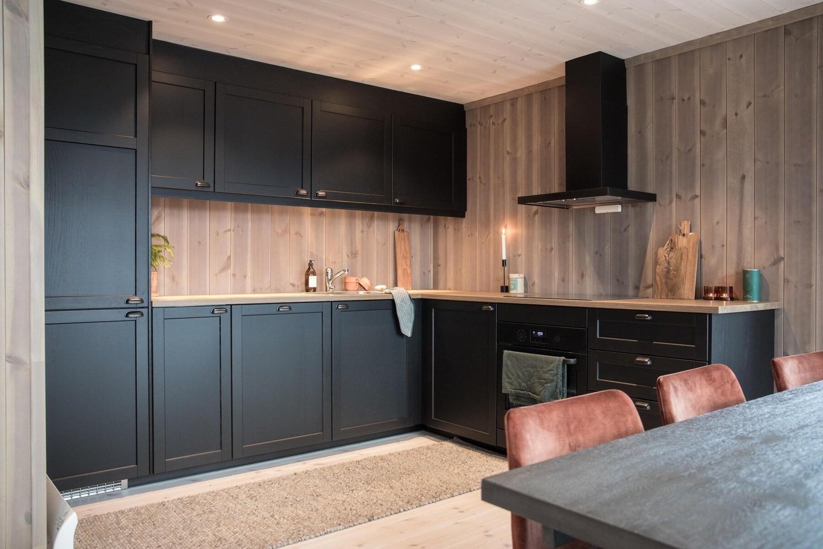 Kjøkken fra Norema medfølger.
Foto fra oppsatt Polar 98. Galleribilde