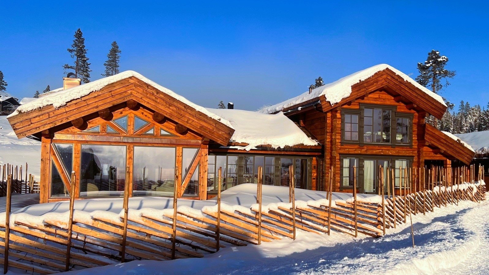 Bildene er av kundetilpasset hytte og kan inneholde avvik fra standard leveranse for denne hyttemodellen. Galleribilde