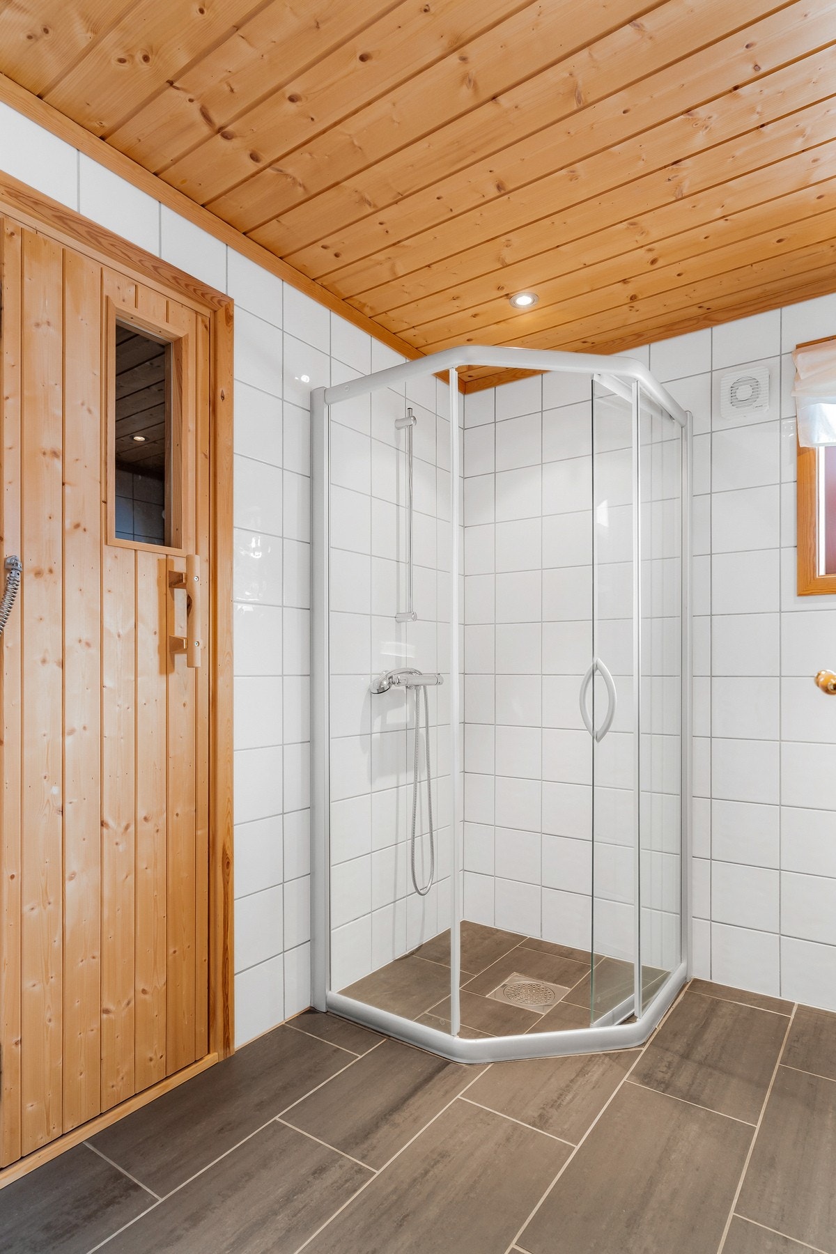 Fra badet har du tilgang til en herlig badstue, perfekt for avslapning etter en lang dag på fjellet. Galleribilde