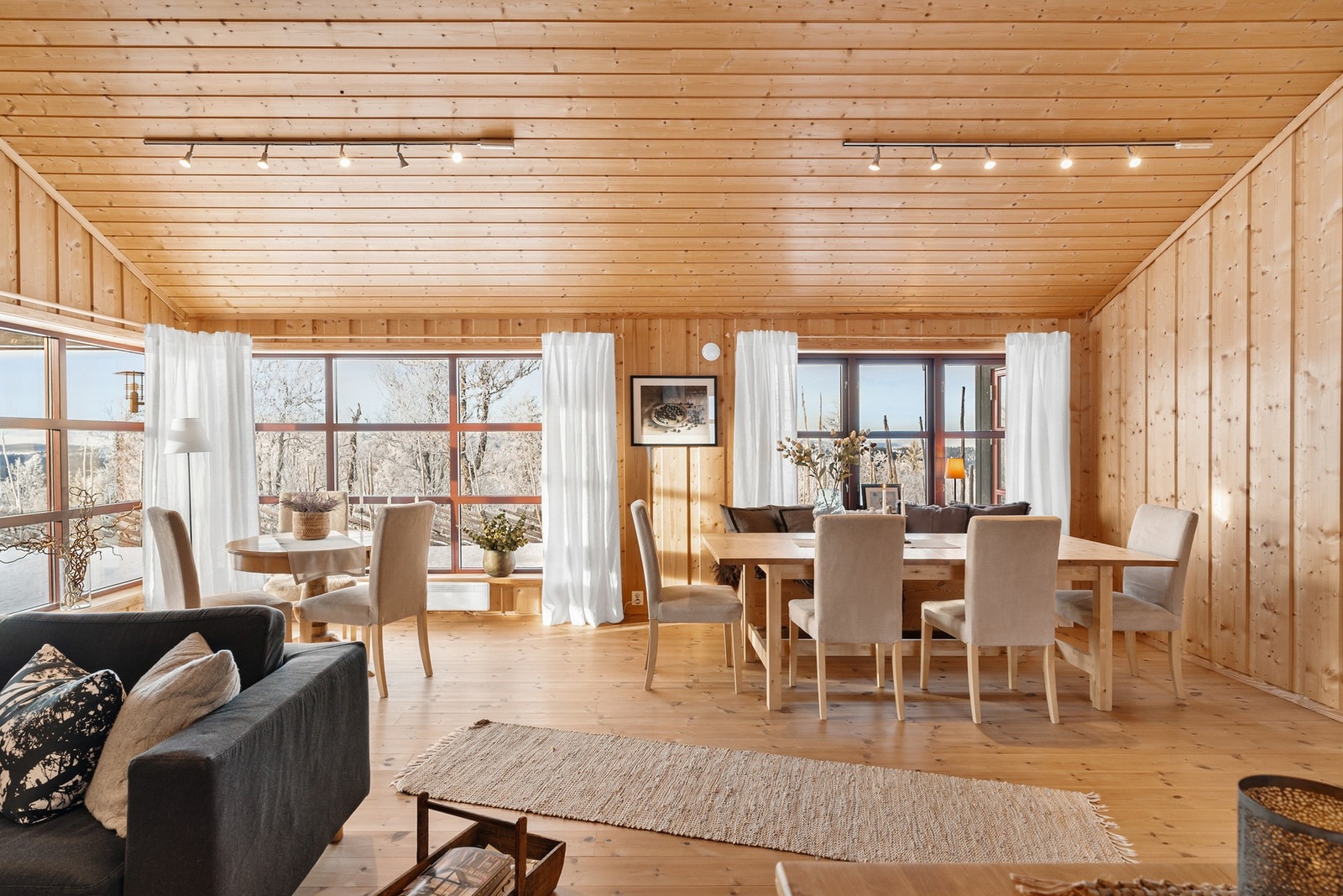 Her er det god plass til å invitere venner og familie til sosiale lag på fjellet. Galleribilde