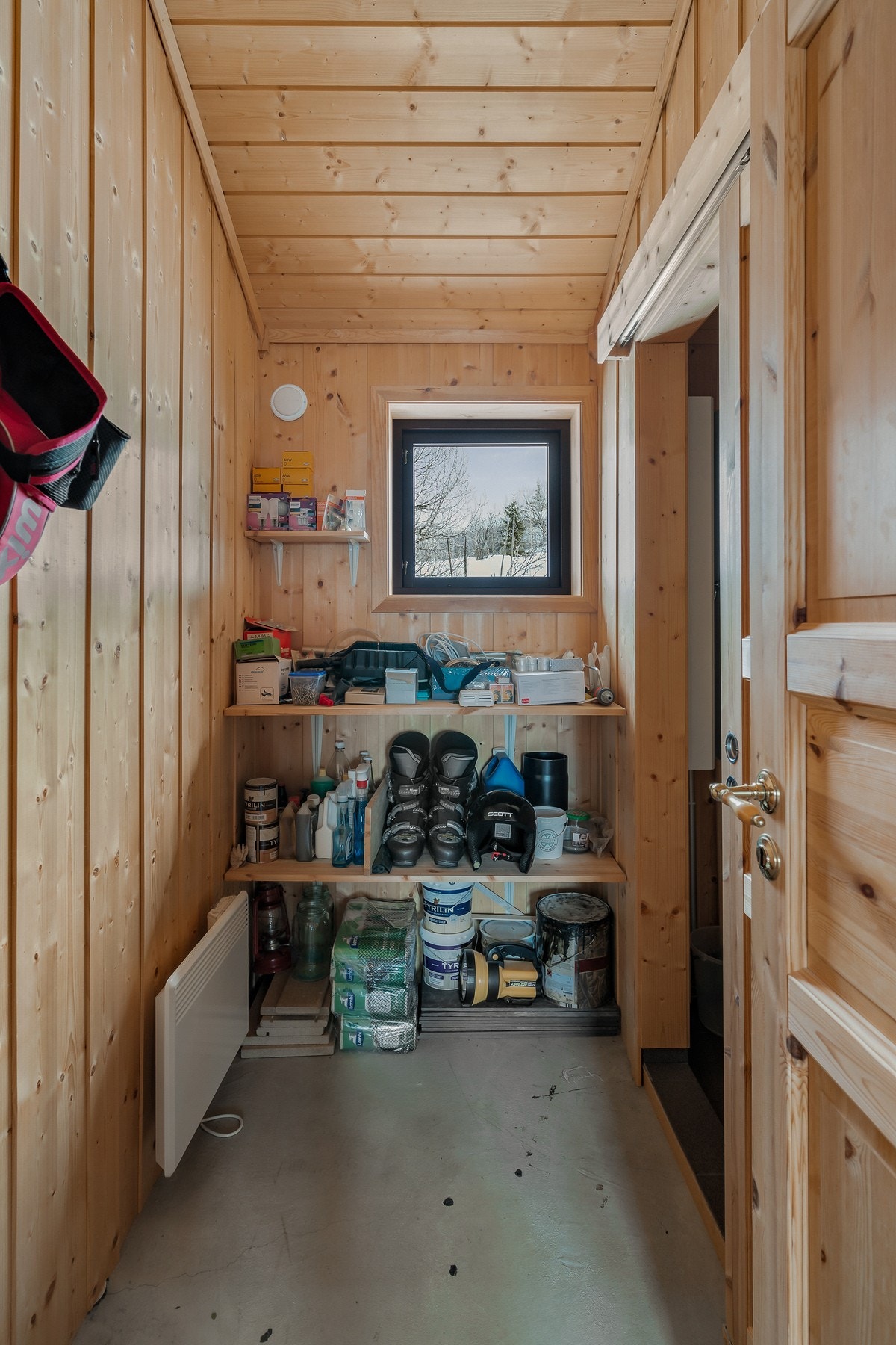 Enda en praktisk bod for ekstra oppbevaring. Galleribilde