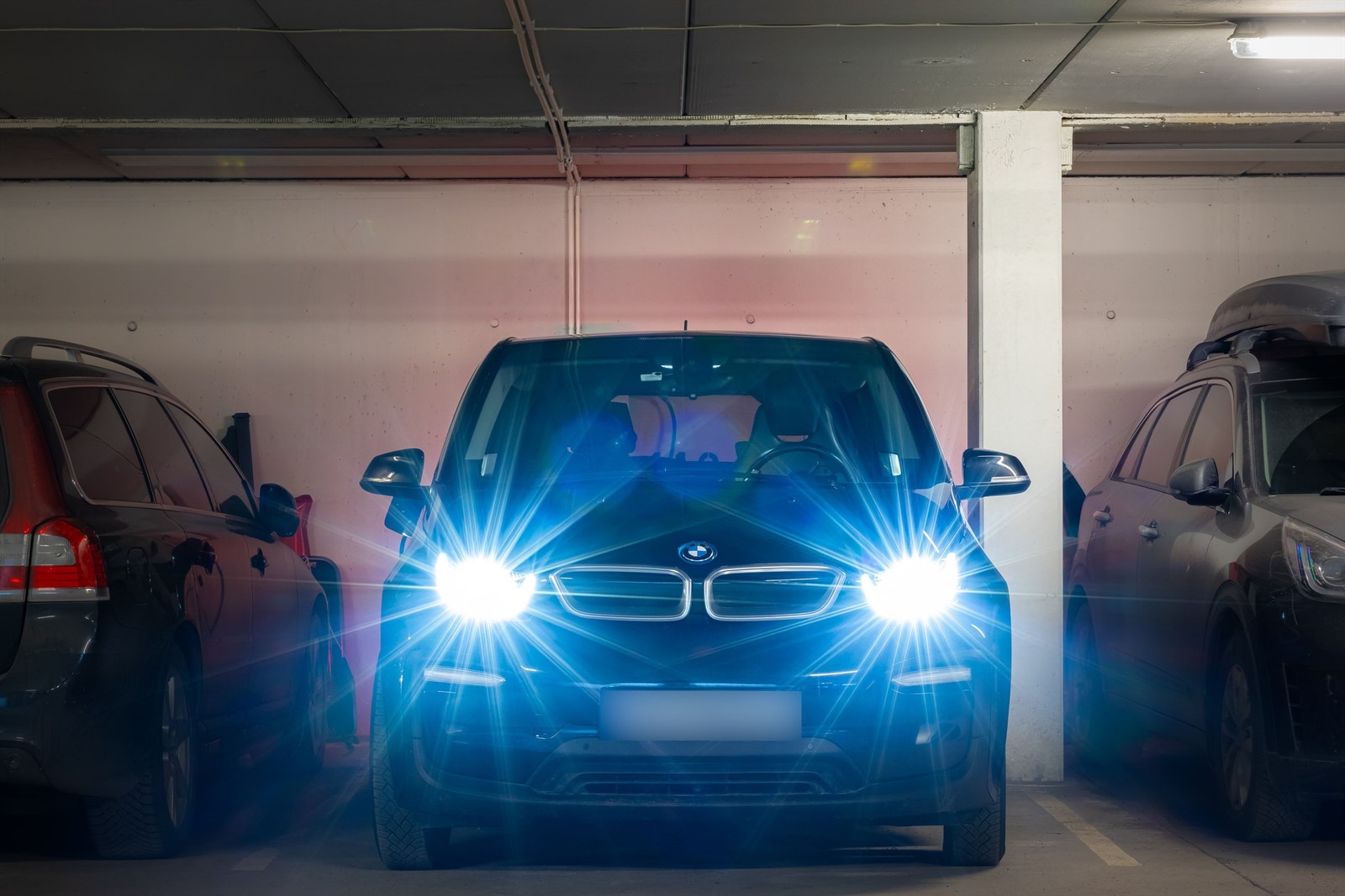 Medfølgende garasjeplass i oppvarmet kjeller m/elbillader. Galleribilde