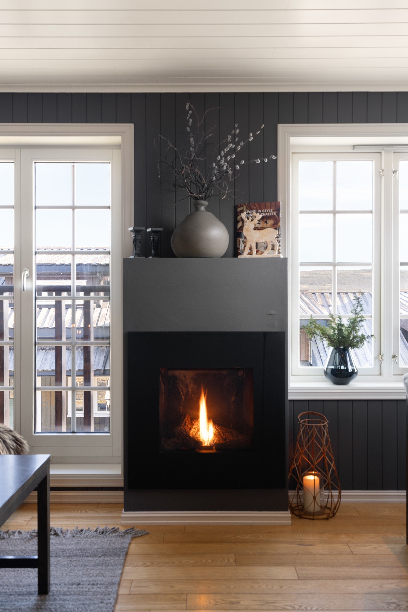 Stuen har en lekker gasspeis til de kalde vinterdagene Galleribilde