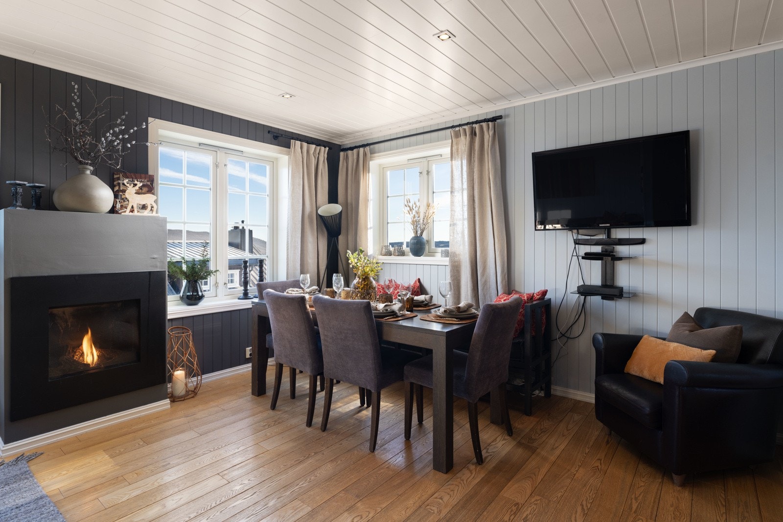 Koselig spisestue med plass til hele familien Galleribilde