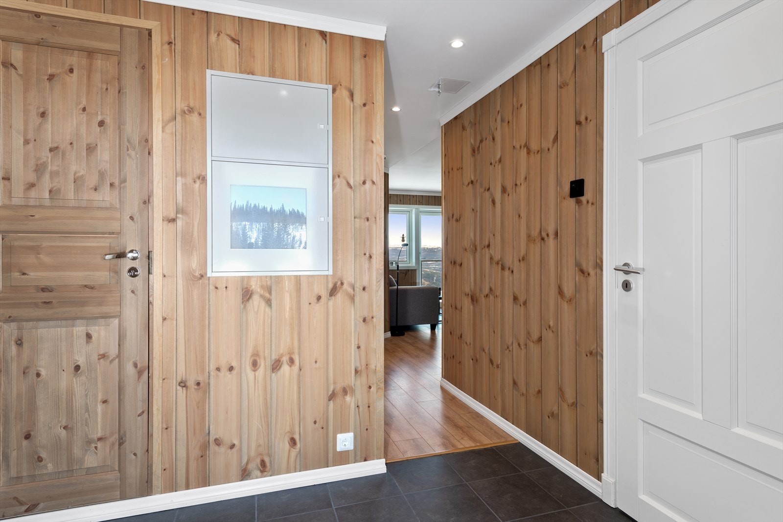 Dør mellom de to leilighetene er praktisk for en større familie, eller vennepar. Bildet er fra tilsvarende leilighet, bare speilvendt. Galleribilde