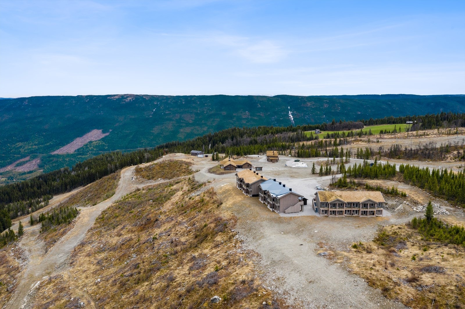 Skagahøgdi er under utvikling og er blitt en populær destinasjon for både alpint og langrenn på vinterstid. Galleribilde