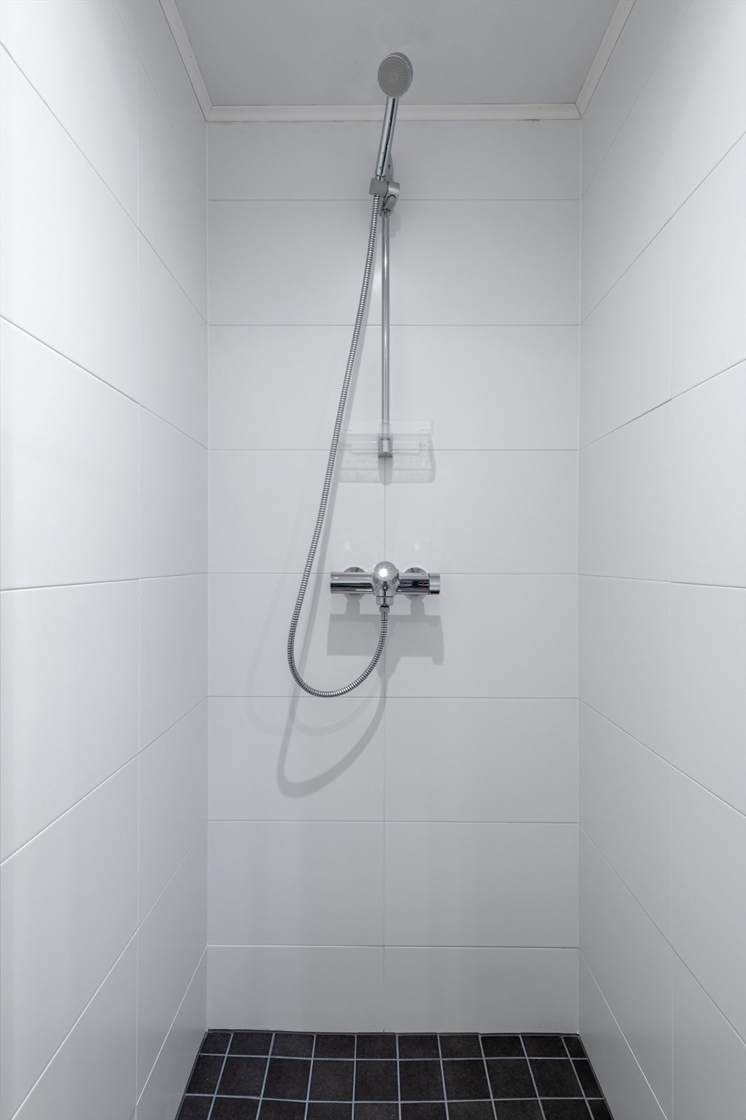 Dusjnisje med innfellbare dusjdører. Galleribilde