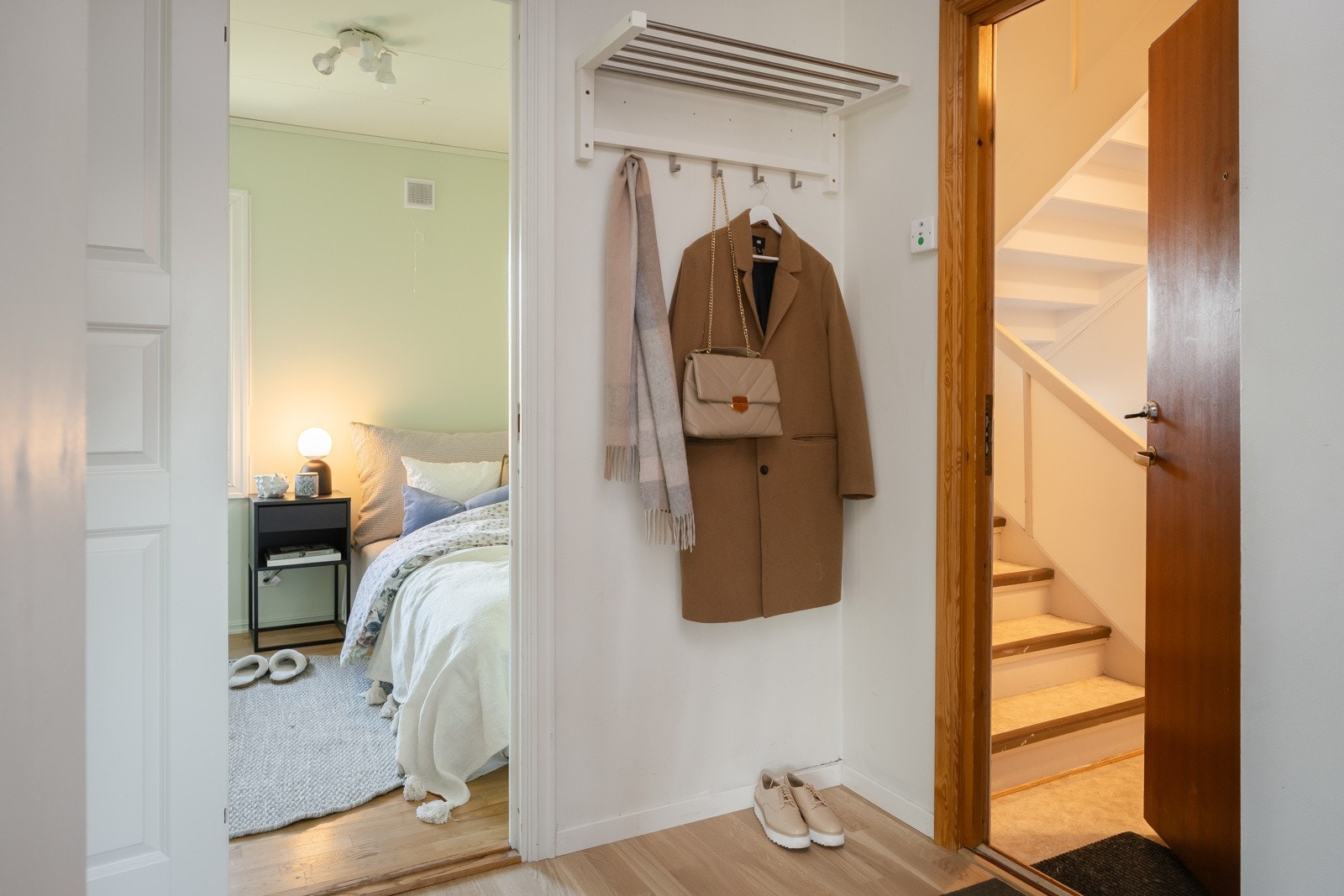 For øvrig tre boder på til sammen ca. 19 kvm medfølger. Galleribilde