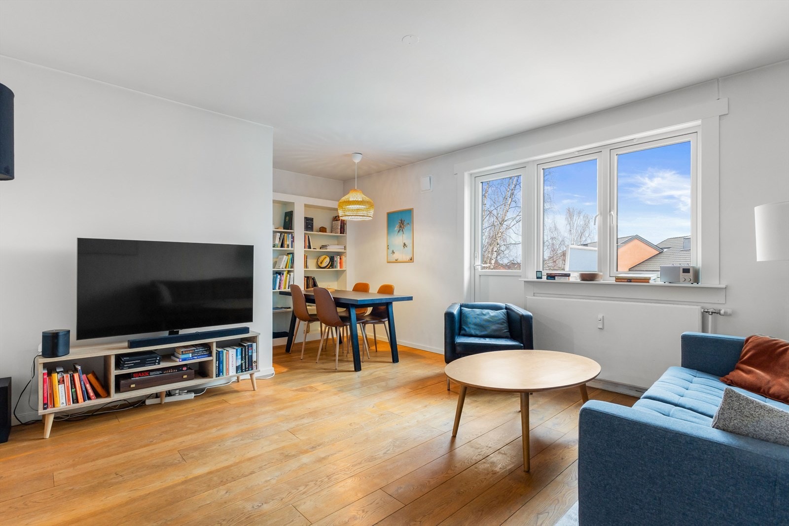 Velkommen til Borger Withs gate 23! Dette er en lys 2-roms toppleilighet beliggende i byggets 4. etasje med oppussingsbehov. Galleribilde