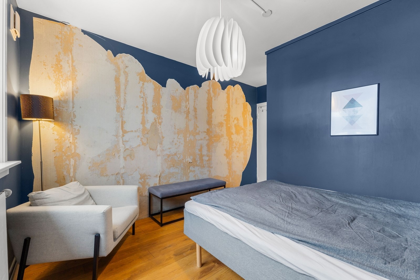 I forbindelse med fuktskade i september ble deler av tapeten tatt ned. Galleribilde