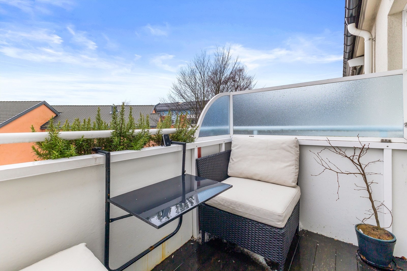 Her kan du enkelt skape en koselig uteoase med utemøbler, beplantning og en gassgrill. Galleribilde