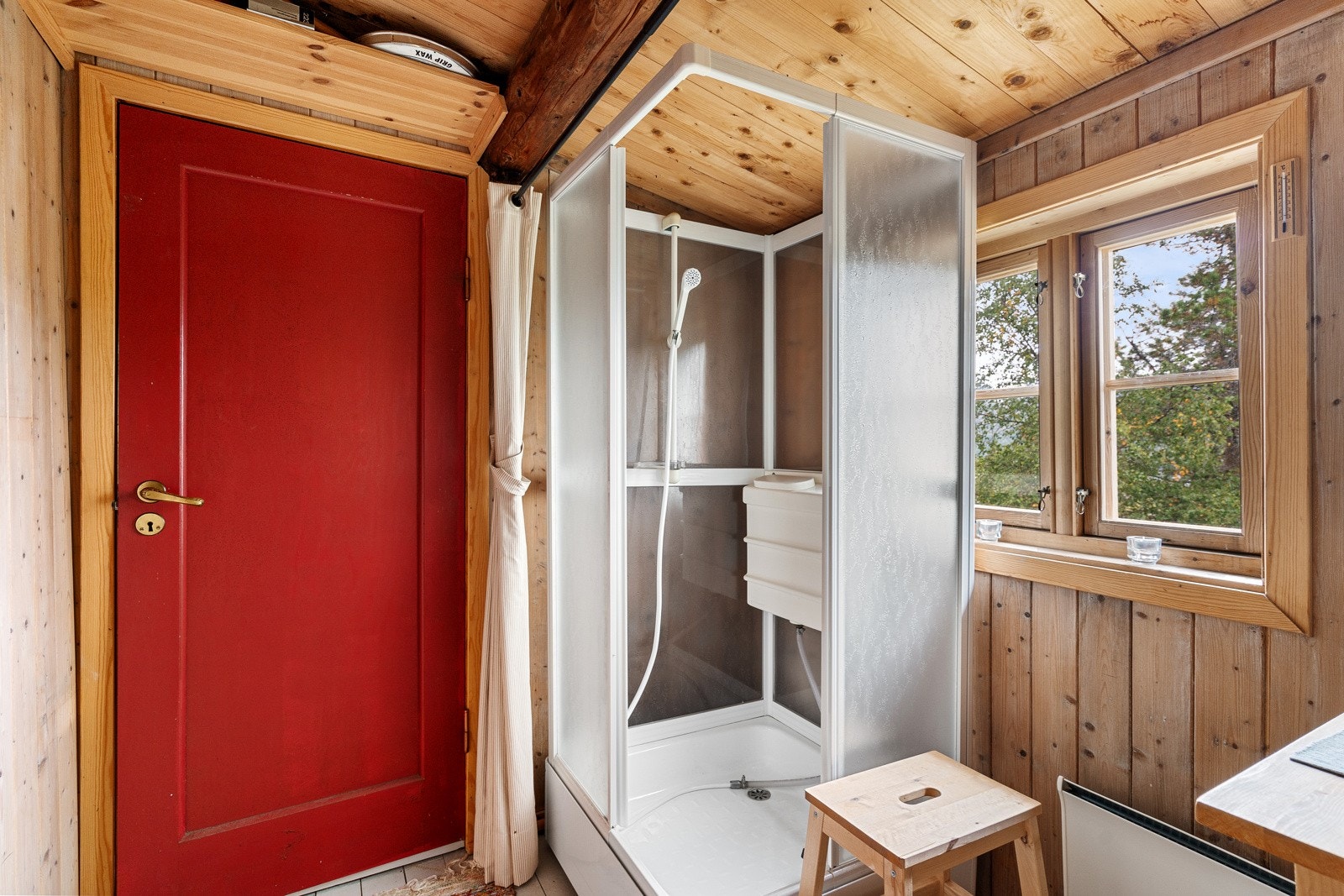 Dusjkabinett med trøpumpe Galleribilde