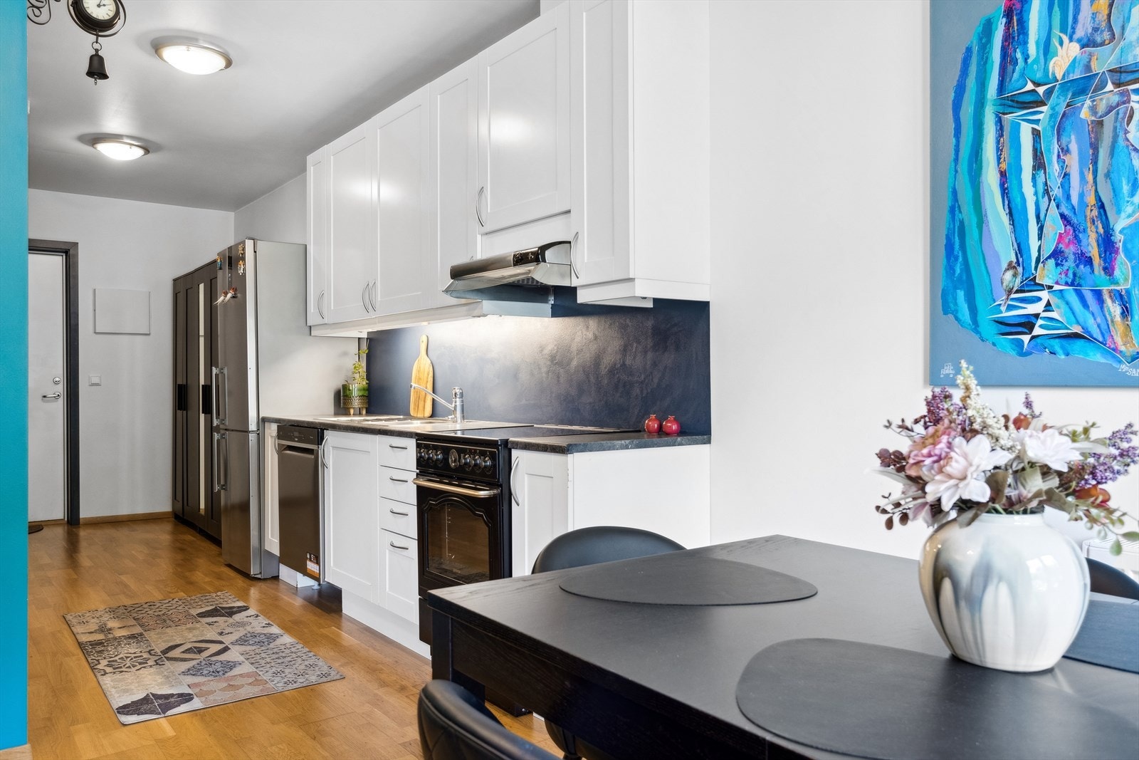 Entré og kjøkken er tilsammen ca 10,5 m². Galleribilde