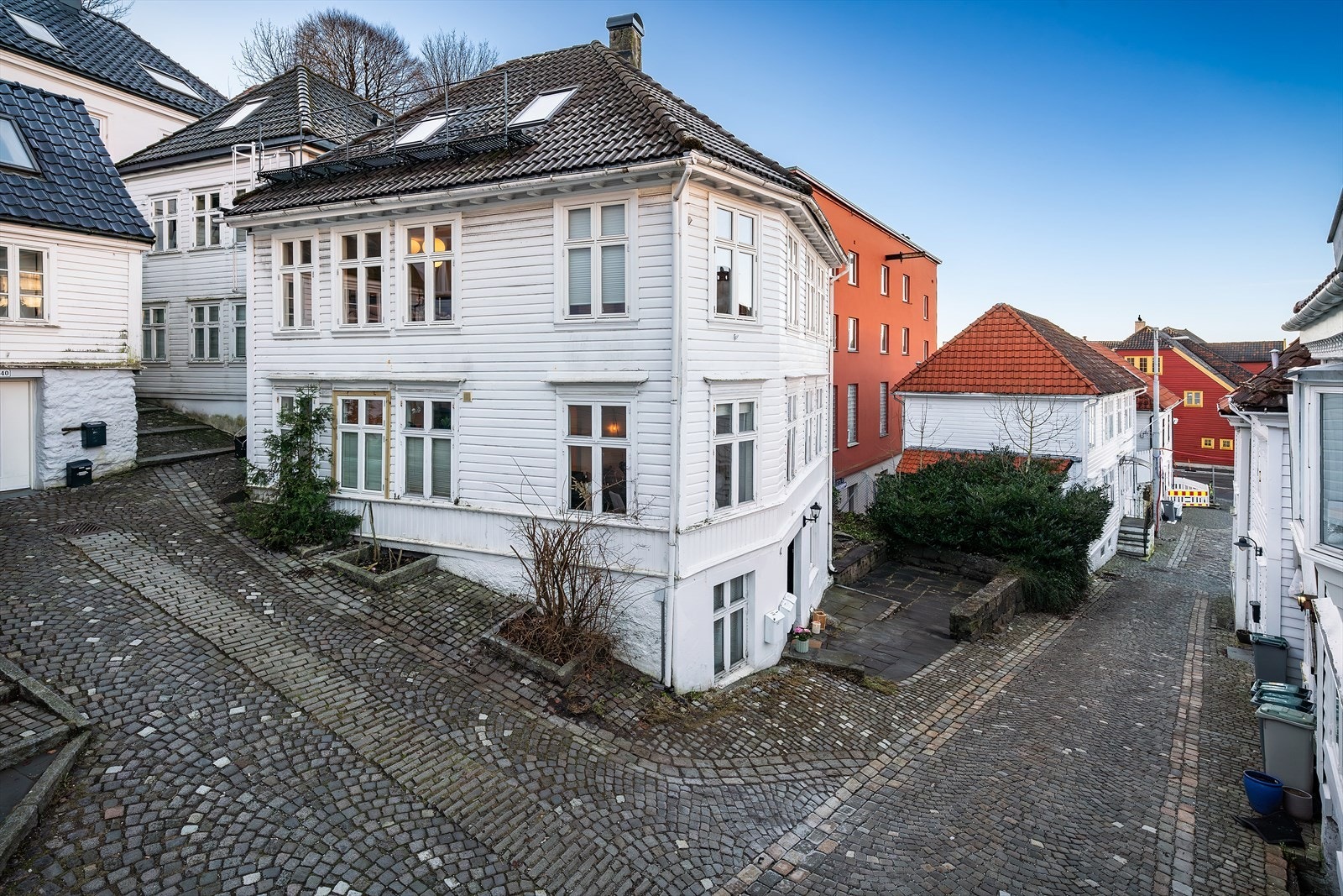 - Bygget har kun 2 seksjoner, og er et godt lite sameie - Galleribilde