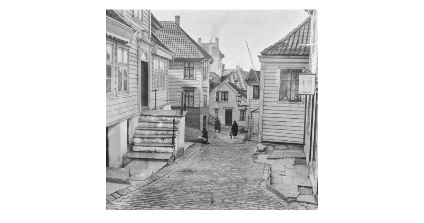 - Et lite stykke Bergenshistorie (https://marcus.uib.no/instance/photograph/ubb-wil-a-281.html) - Galleribilde