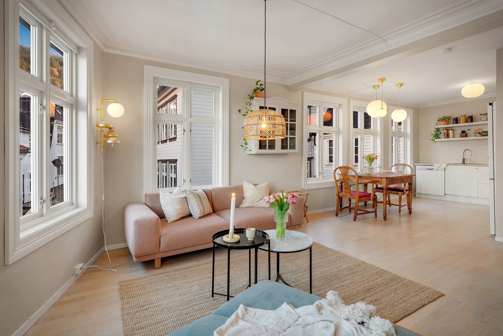 - En usedvanlig flott toppleilighet i Bergenshus over to plan, med 2 stuer og 3 soverom (!) - Galleribilde