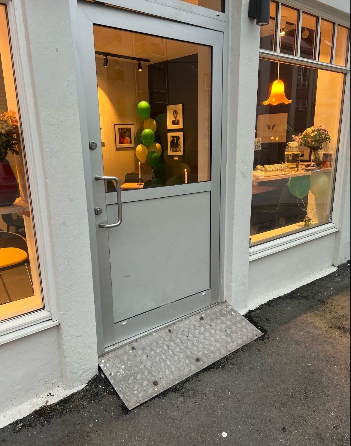 - Nyåpnet bakeri like ved leiligheten - her kan du kjøpe herlig bakst til frokosten - Galleribilde