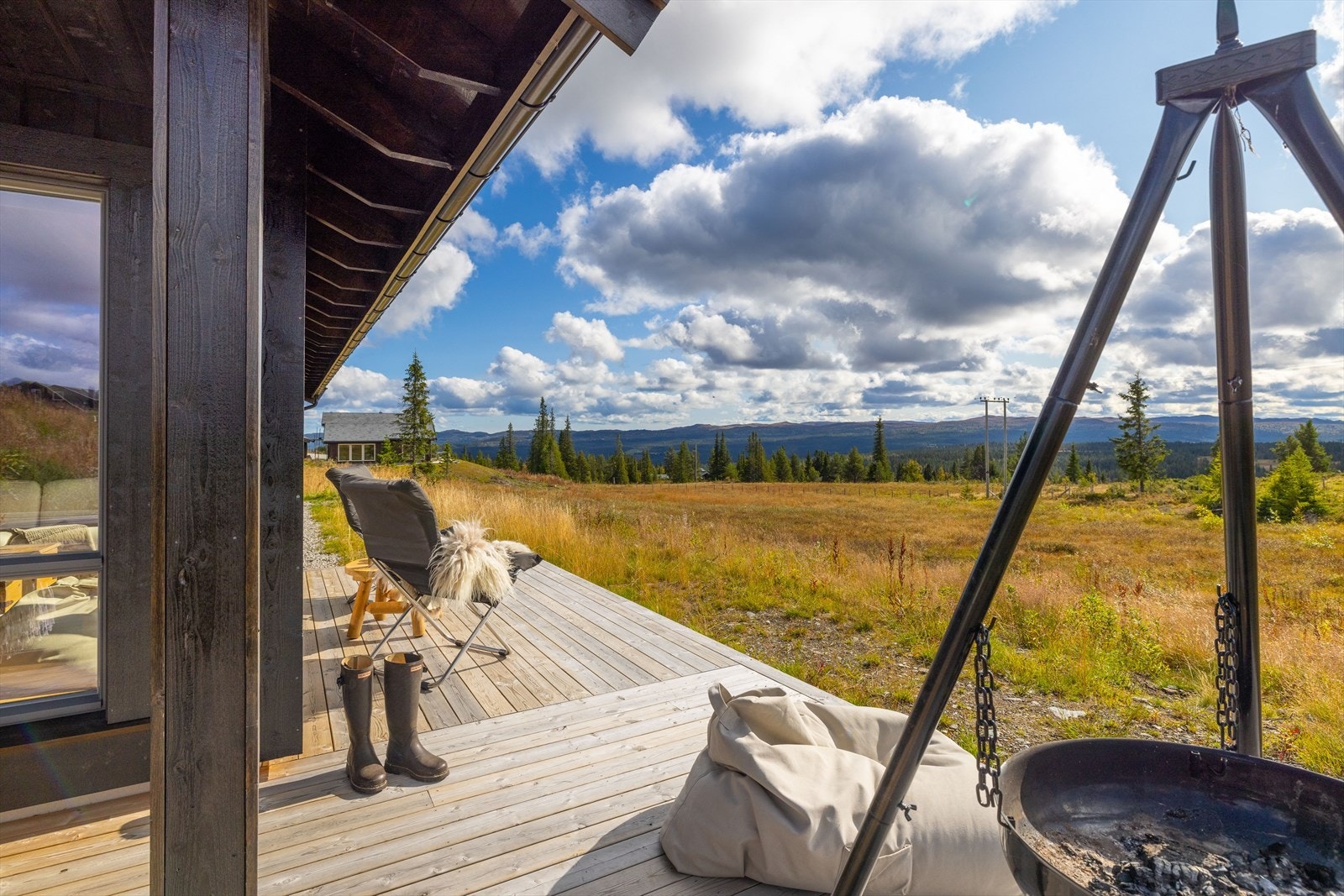 Nydelig utsikt mot fjella i Sør. Fra Kvasshøgd, Trommennatten, Åkrefjell, Skrindunatten mot Tunhovdalpene Galleribilde