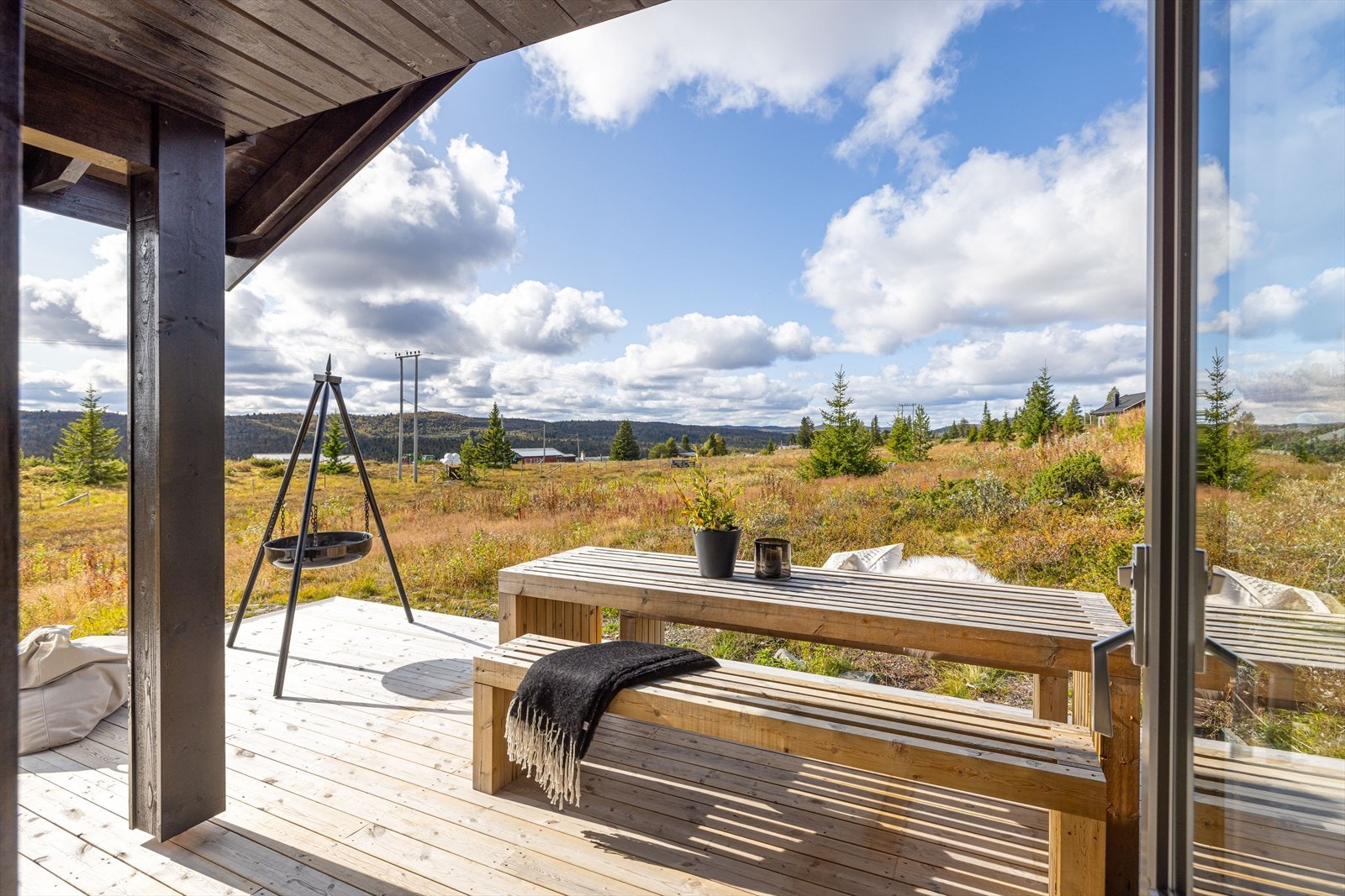 Myking er del av indrefileten i Nesbyen kommune. Variert hyttebebyggelse og lett tilgang til høyfjellet med topper som Såtenatten og Dyna innen en behagelig skitur Galleribilde