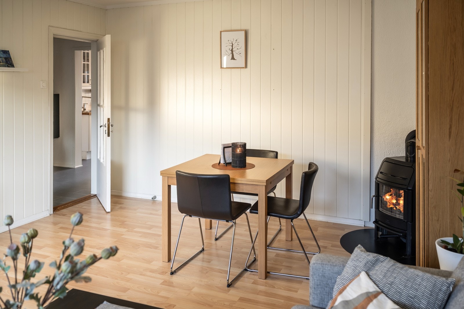 Felleskostnadene inkluderer bla. TV/internett, kommunale avgifter, renter/avdrag og felles bygningsforsikring. Galleribilde