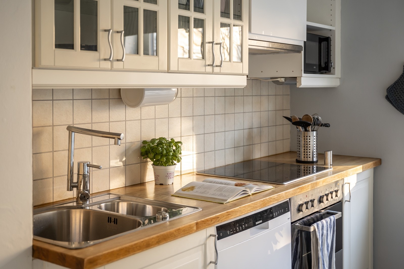 Pent og tidløst kjøkken på 8,5 kvm. Galleribilde