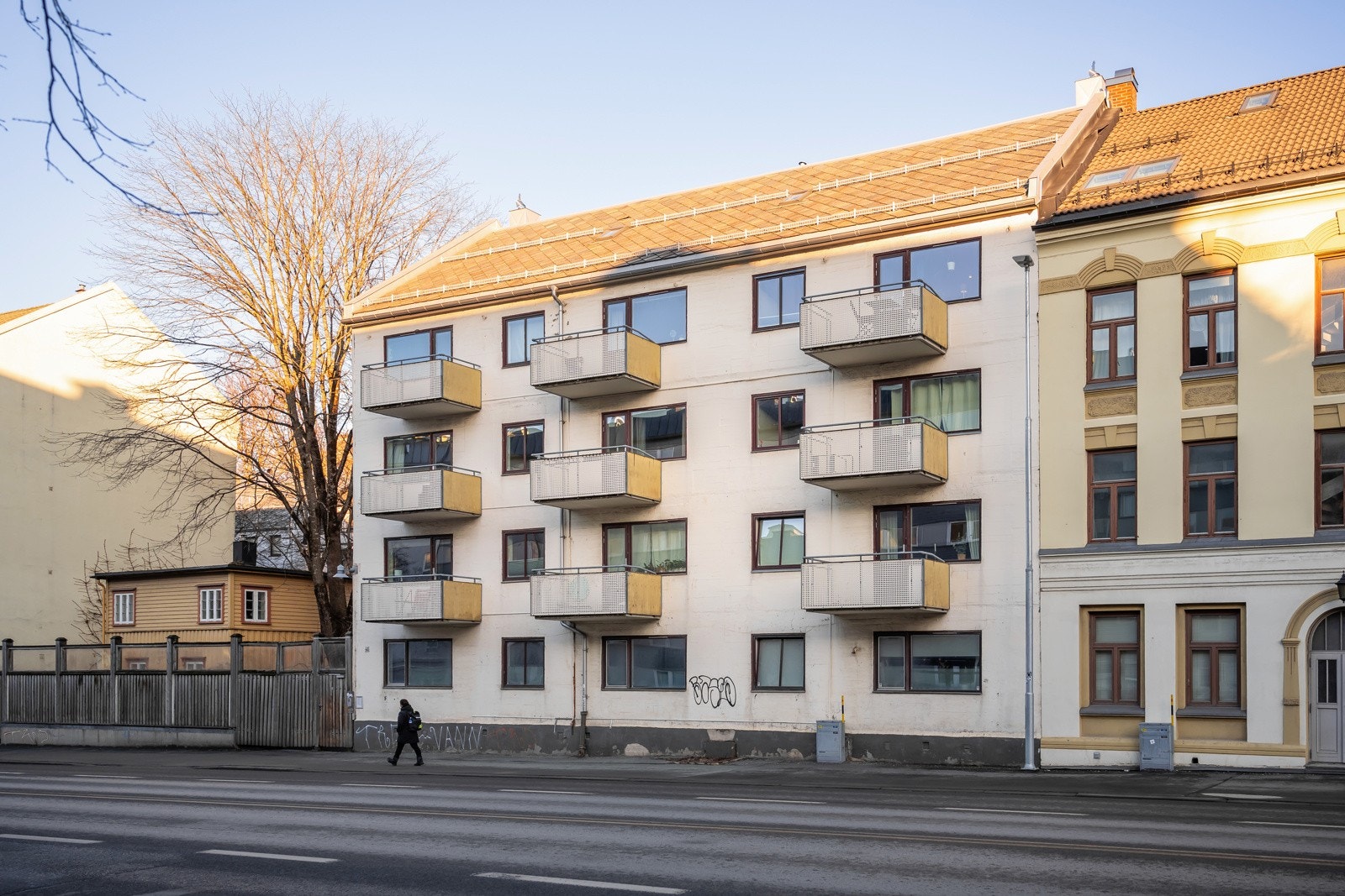 Leiligheten ligger i byggets 4.etasje og har en utsøkt beliggenhet med nærhet til NTNU, St. Olavs og Samfundet. Galleribilde