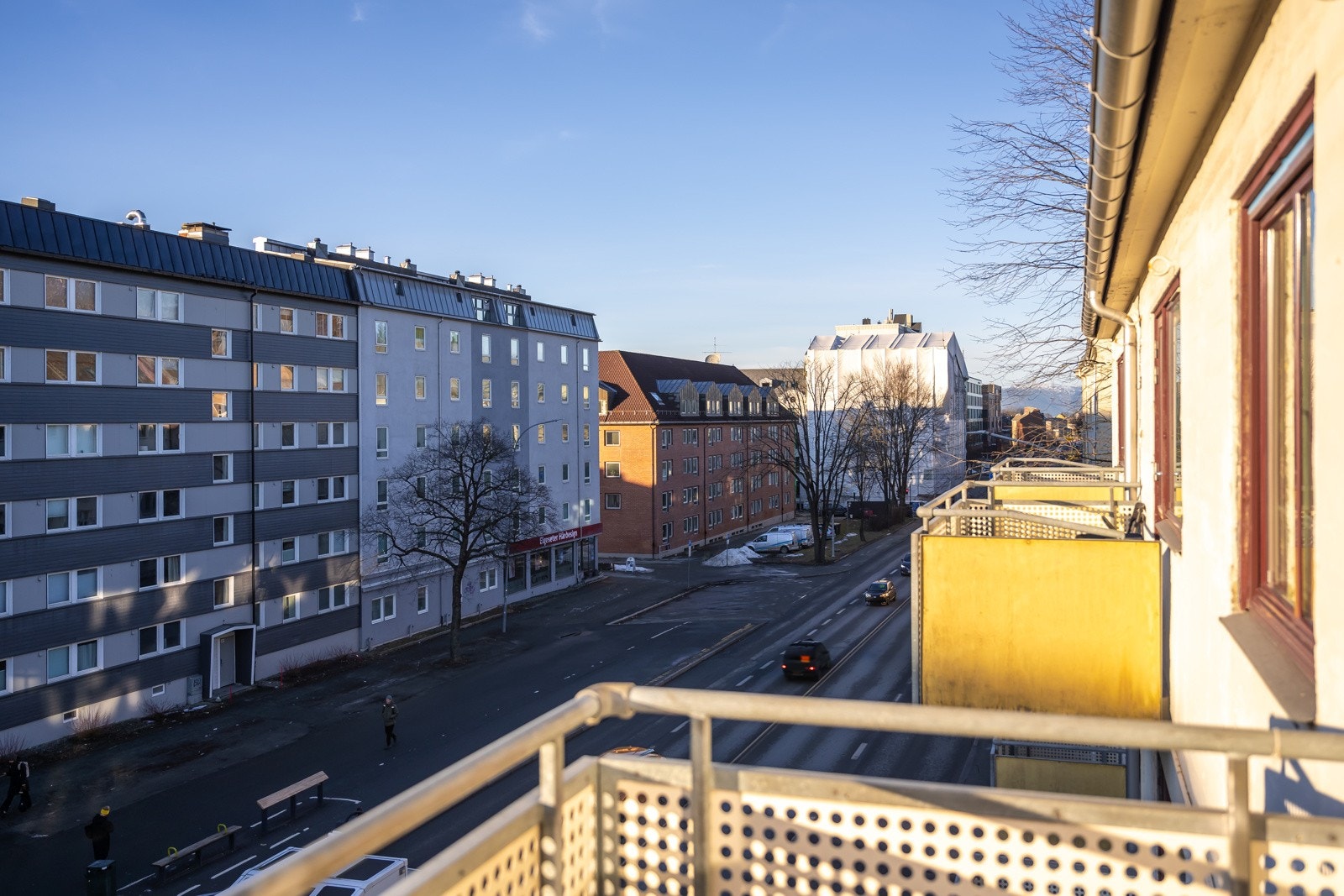 Fra stua har man utgang til balkong på 3 kvm. Galleribilde