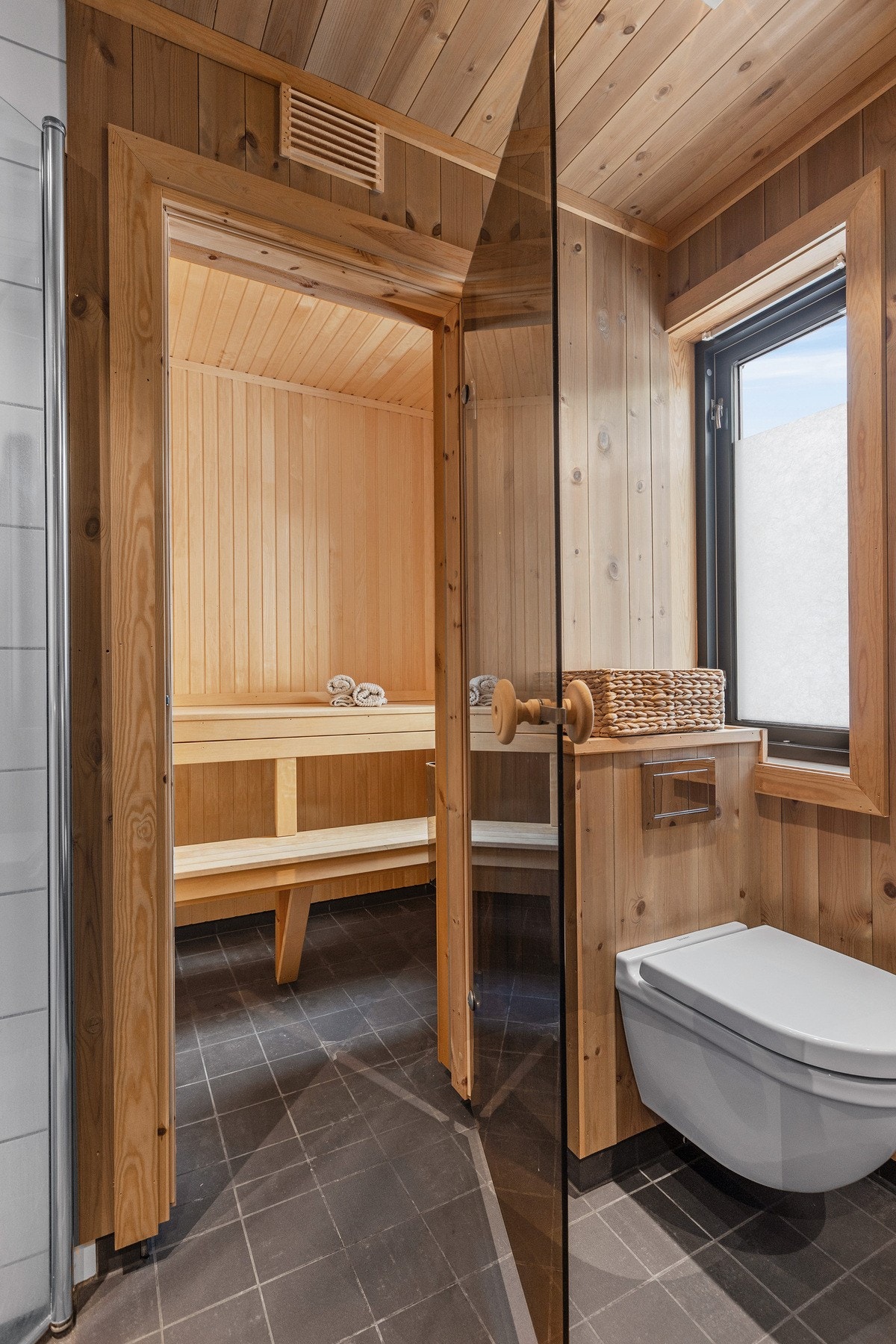 Fra badet er det tilgang til en herlig badstue - perfekt for avslapning etter en lang dag på fjellet. Galleribilde