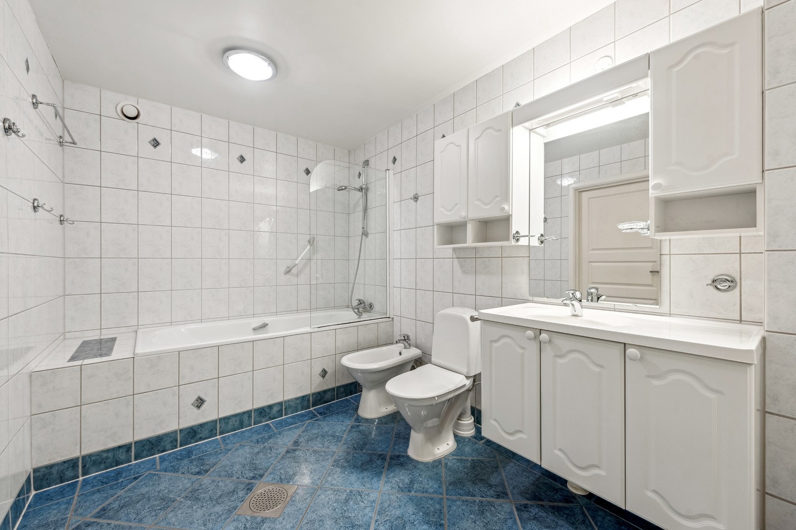 Badet har direkte adkomst til et av soverommene Galleribilde