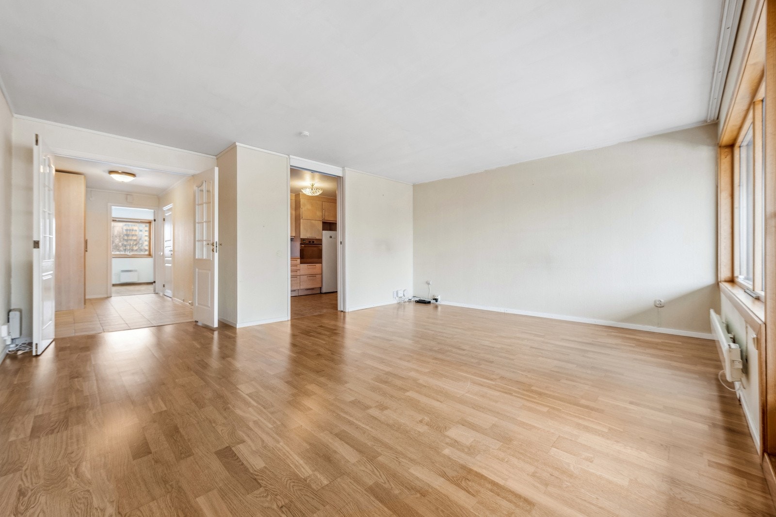 Lys og romslig stue. Galleribilde